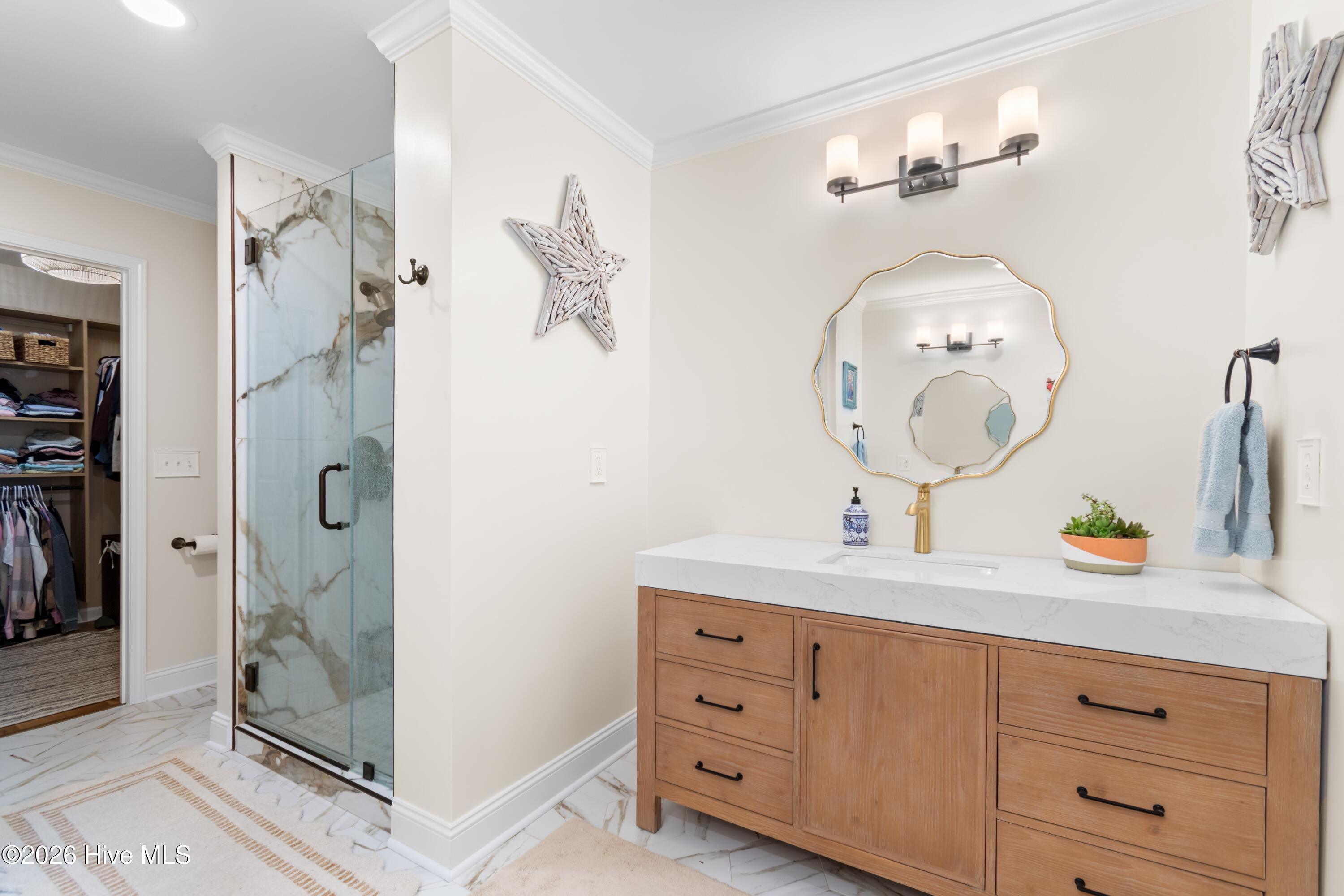 100558104 | Photo 46