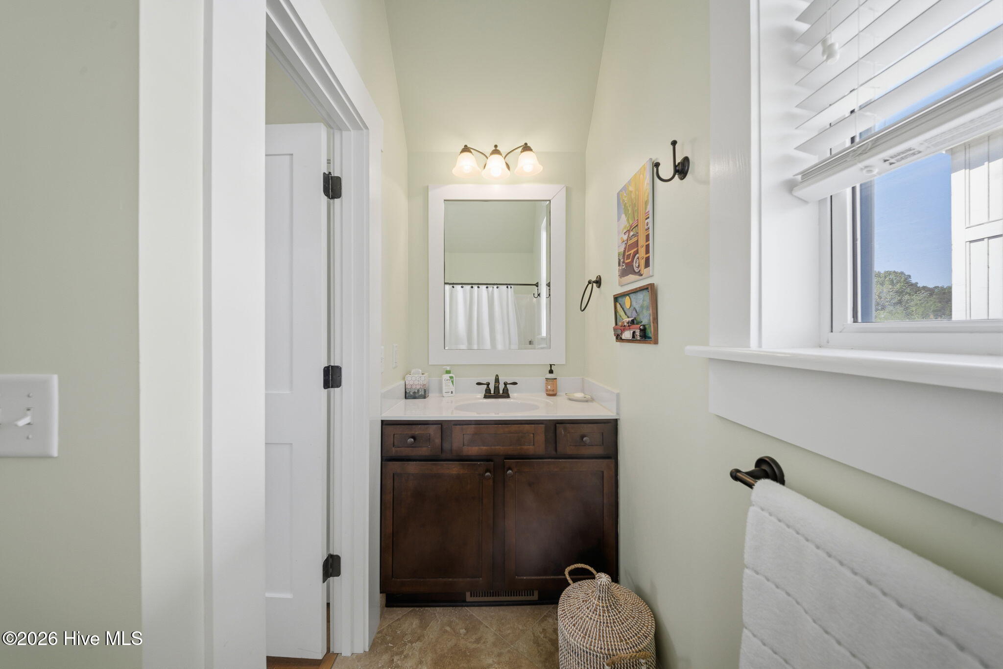 100568047 | Photo 32