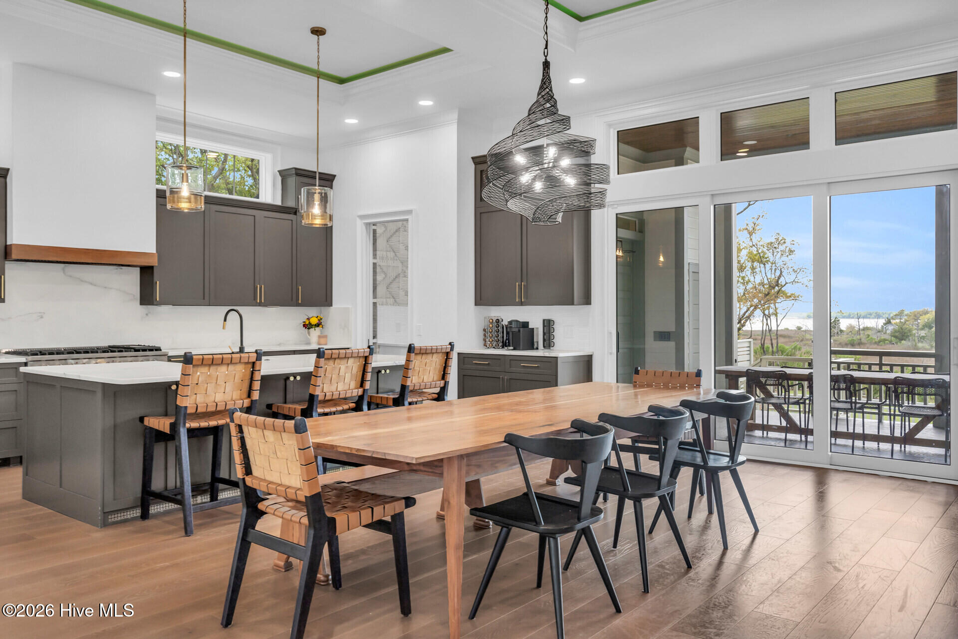 100553549 | Photo 21