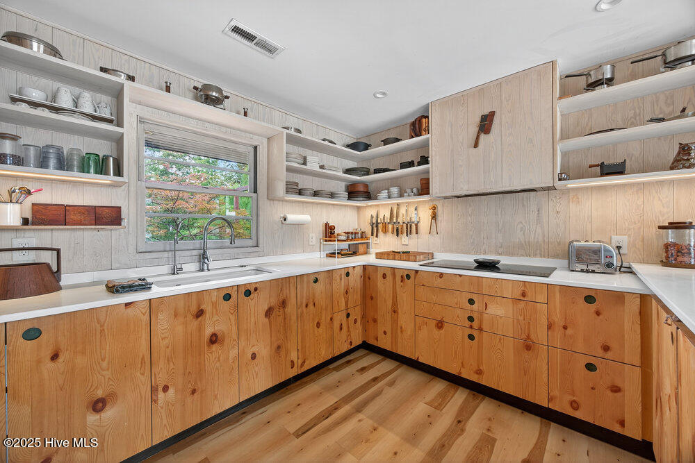 100562548 | Photo 12