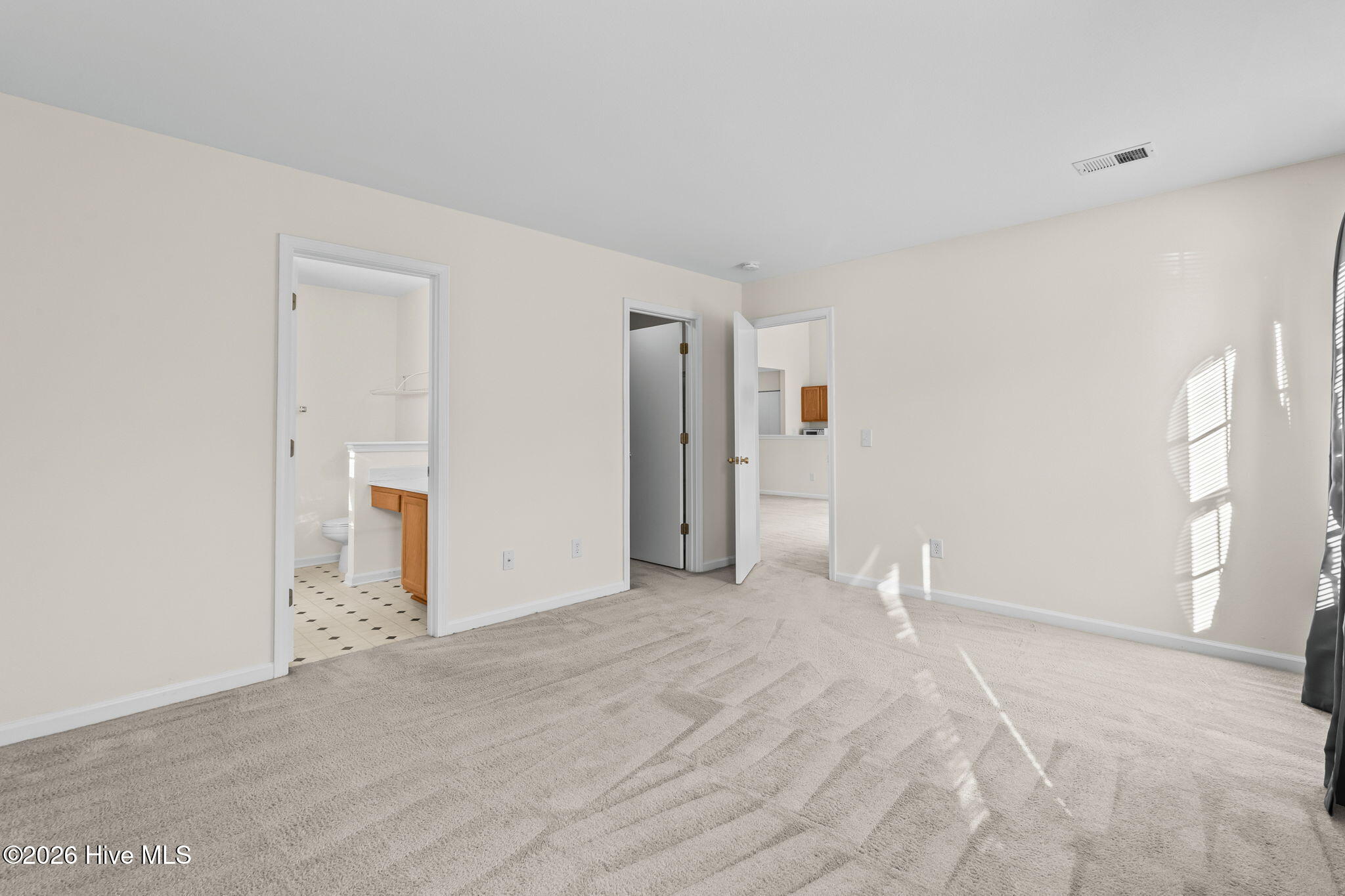 100548691 | Photo 15