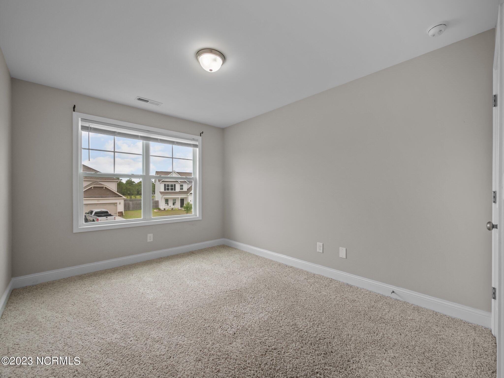 100553383 | Photo 36