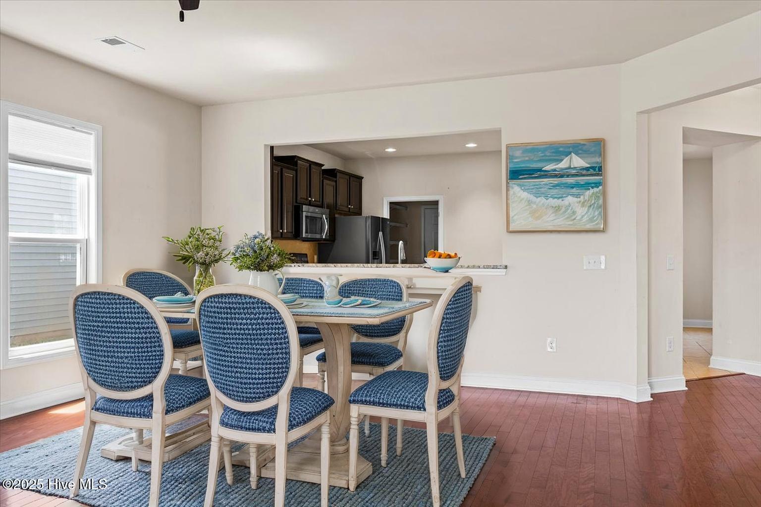 100505325 | Photo 11