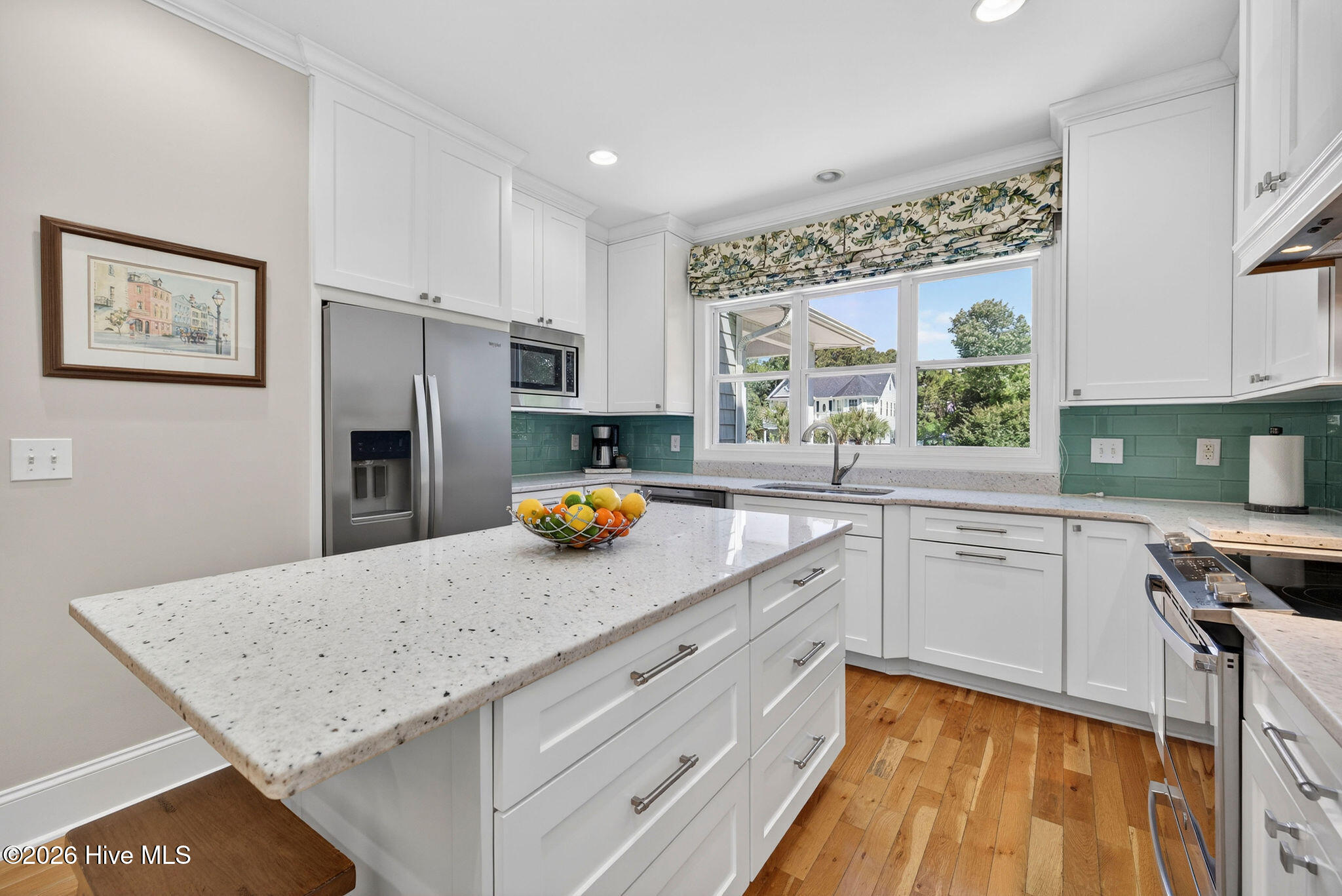 100570117 | Photo 16