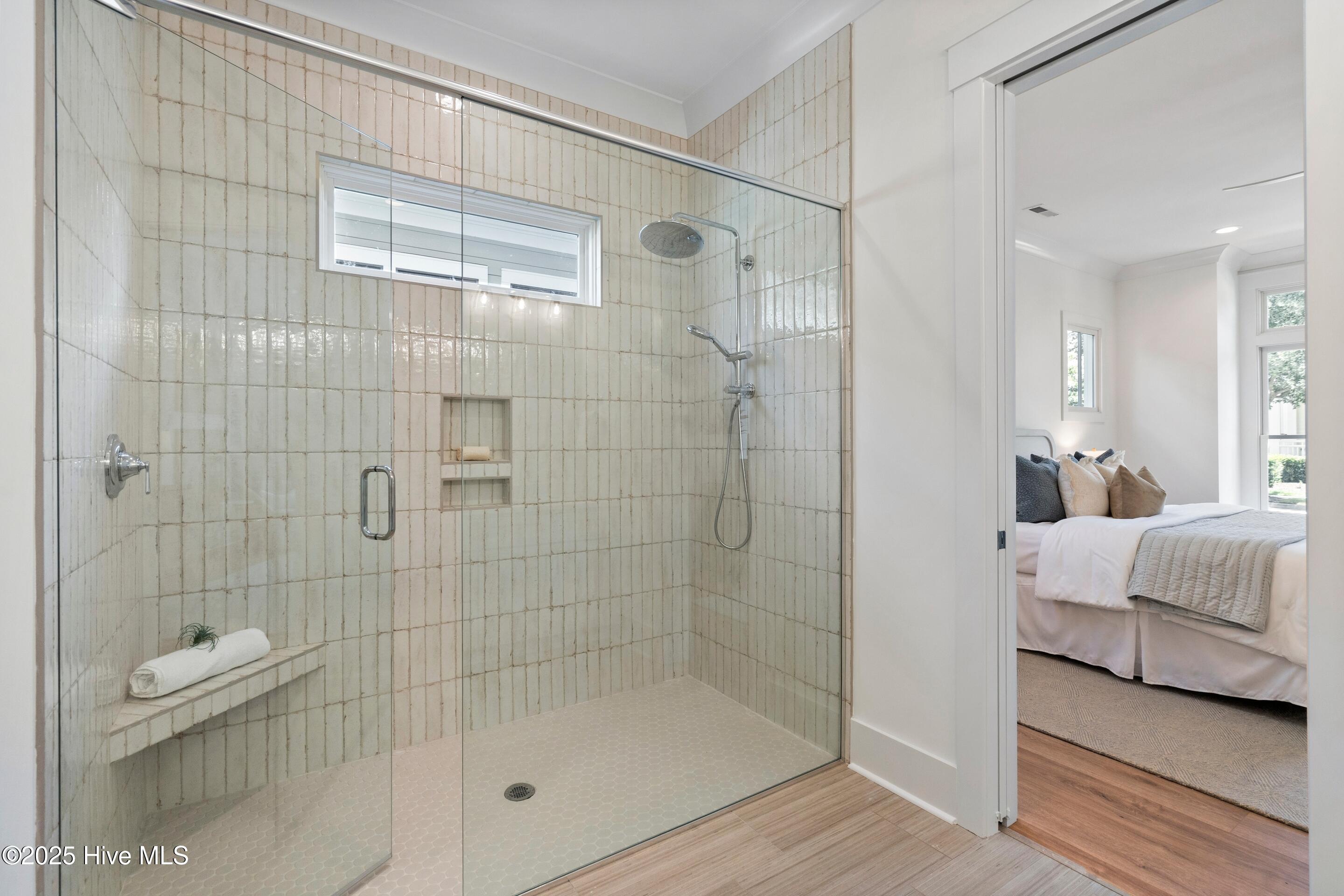 100542273 | Photo 46