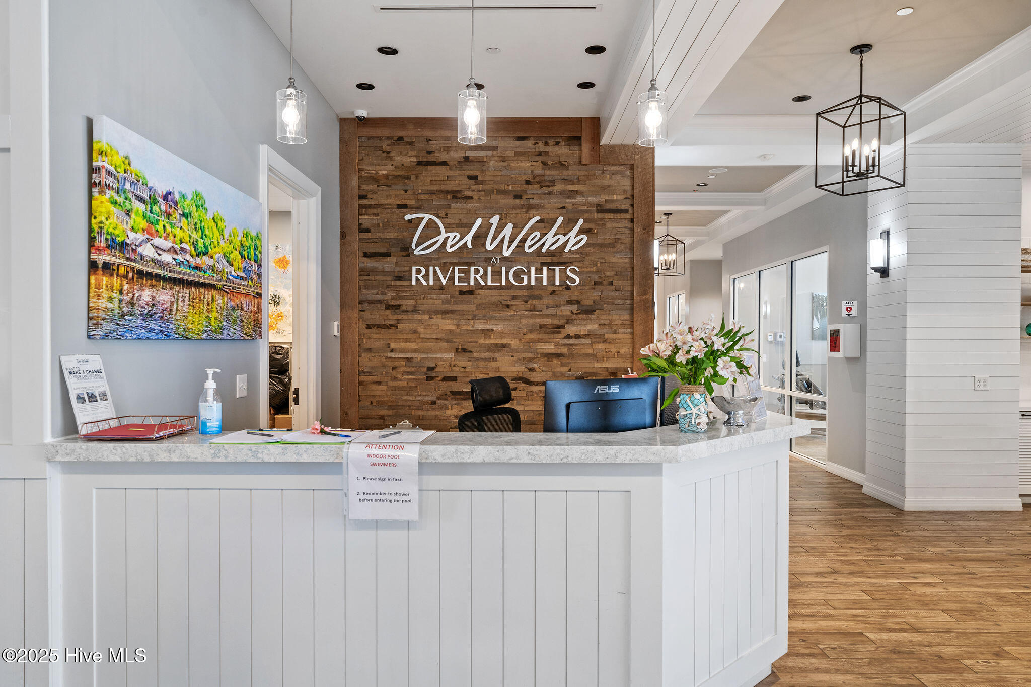 100522757 | Photo 45