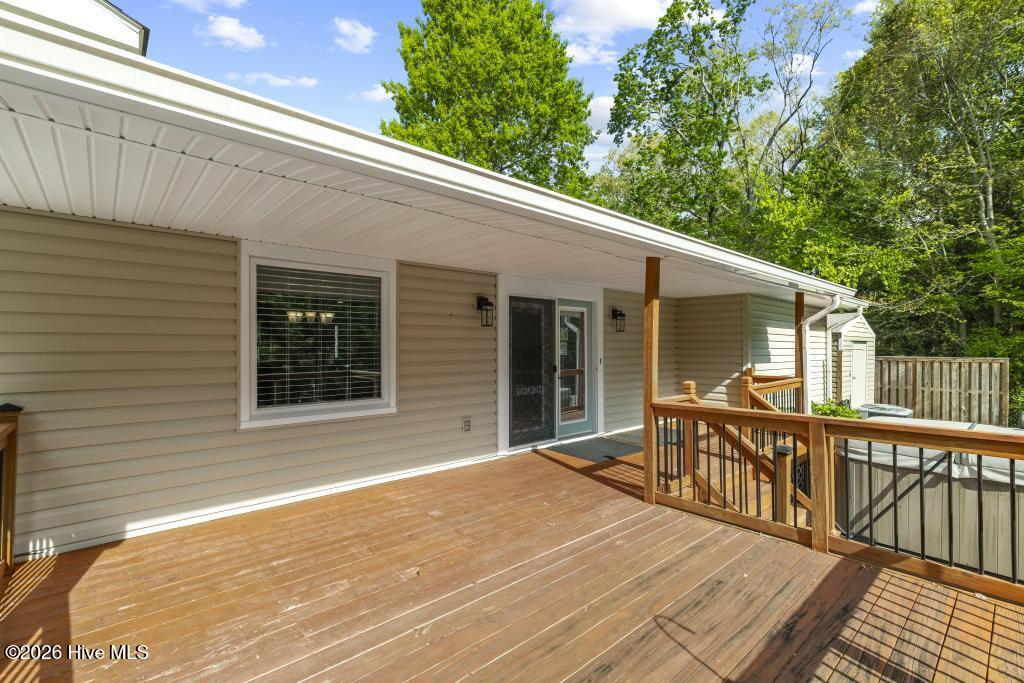 100570465 | Photo 46