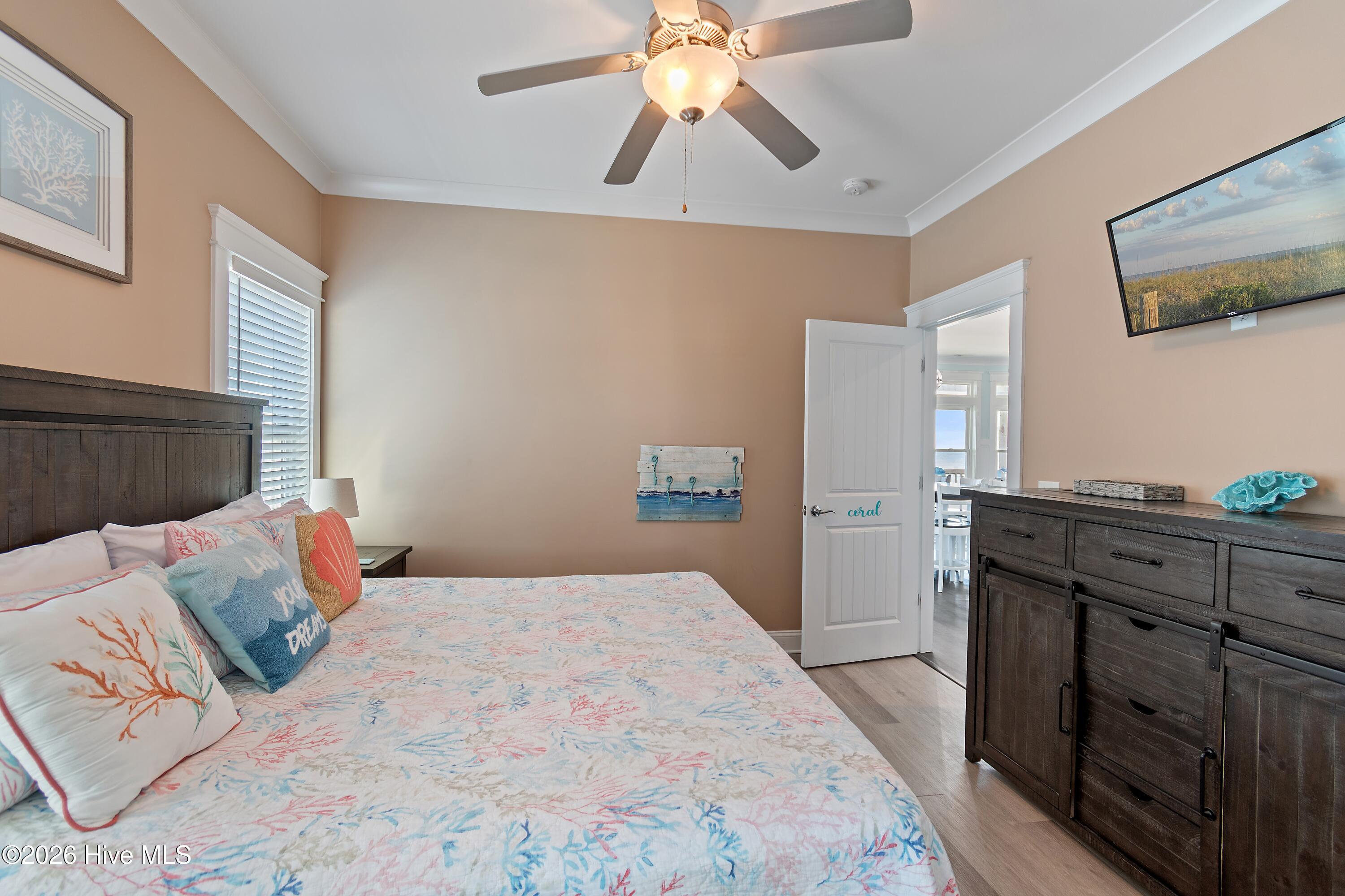 100557175 | Photo 40