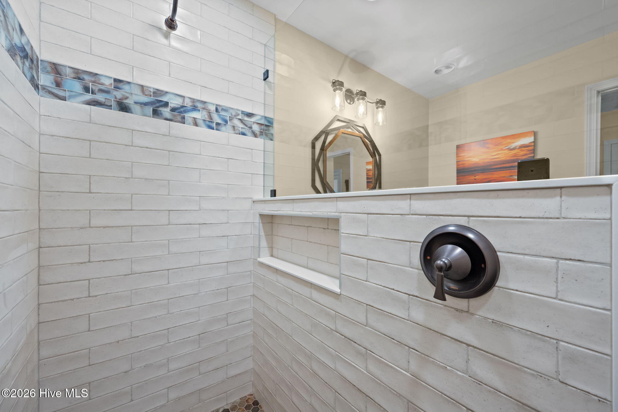 100556770 | Photo 34