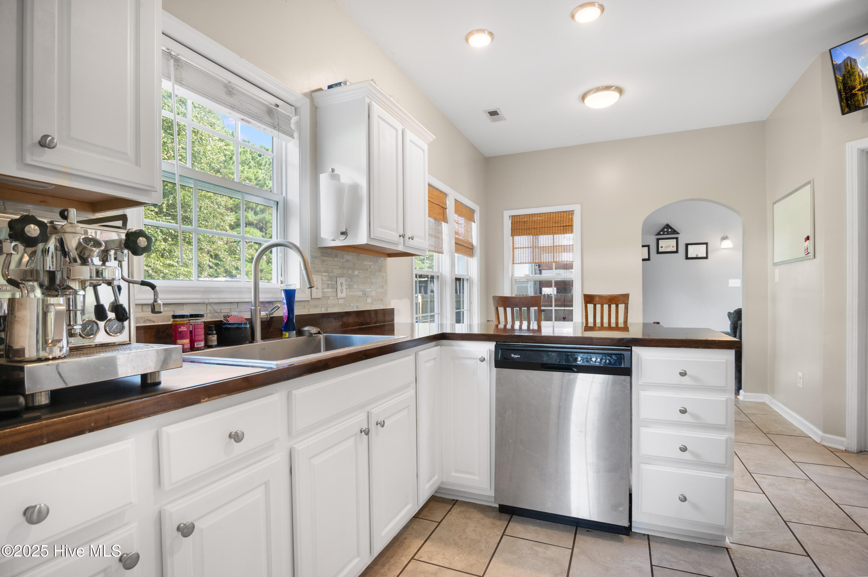 129 Azalea Plantation Boulevard, Maysville, NC 28555 – photo 13: Kitchen