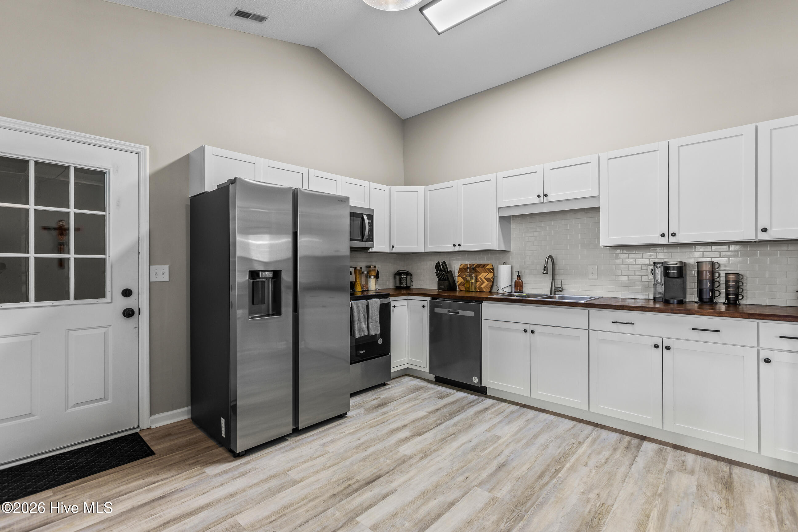 100557987 | Photo 11