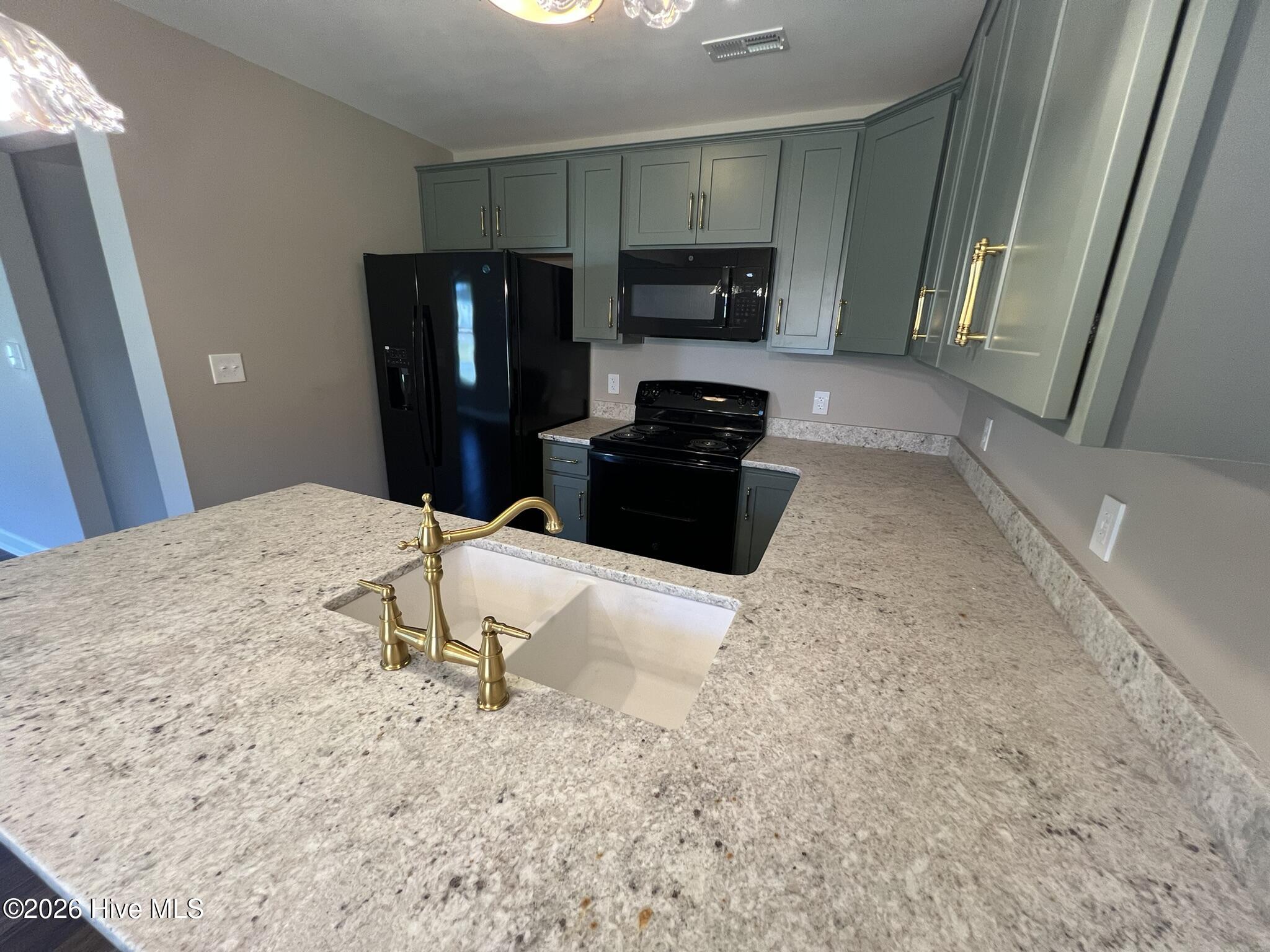 100569218 | Photo 14