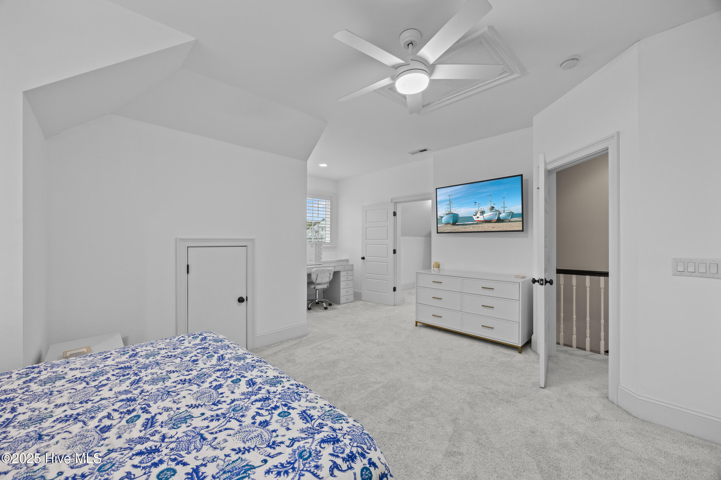 100570509 | Photo 54