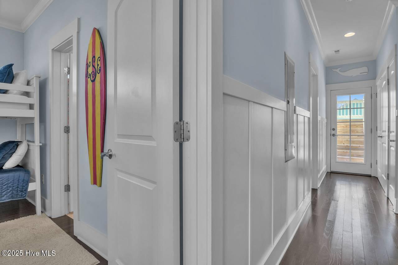 100543948 | Photo 36