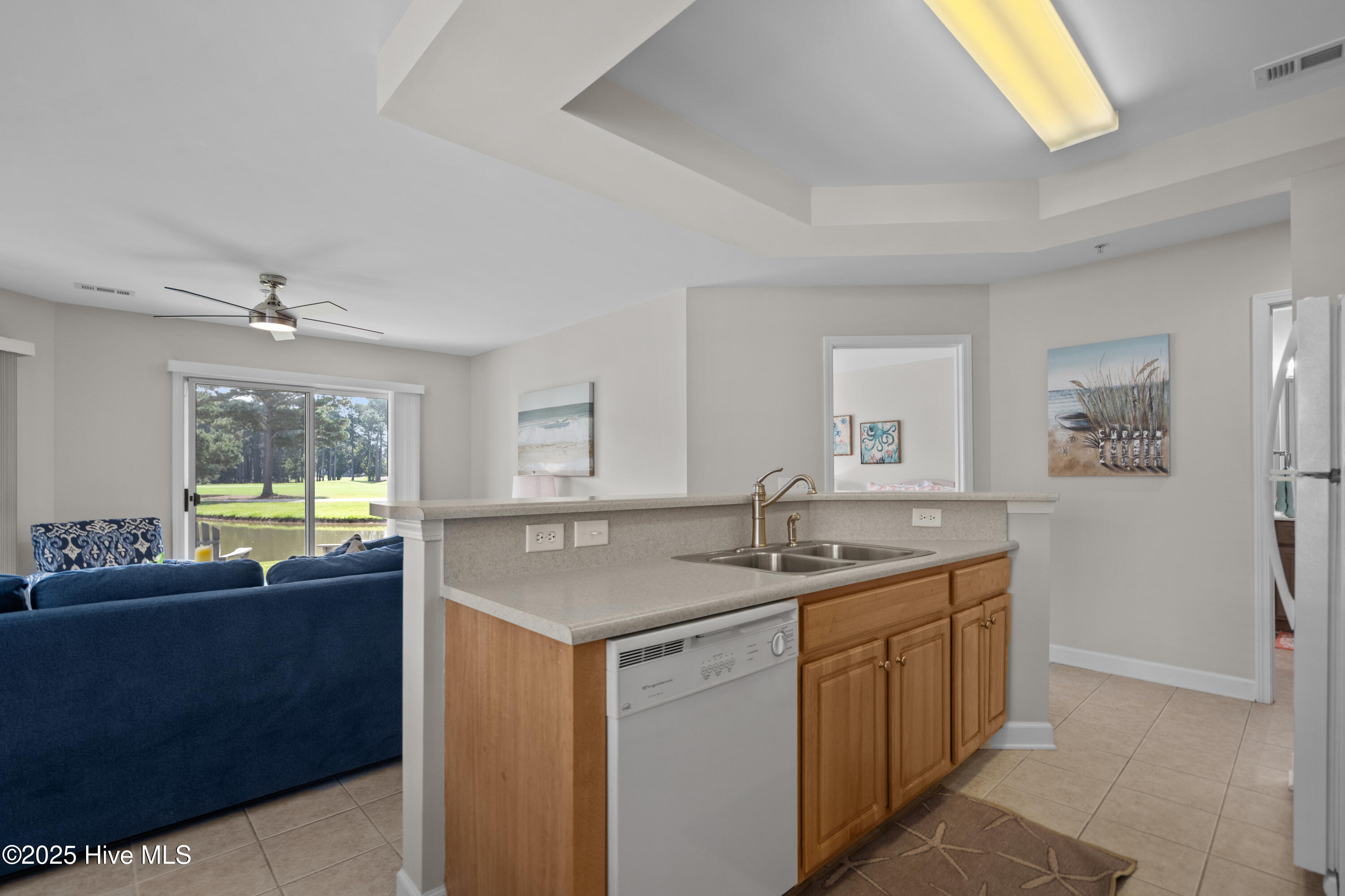 100527638 | Photo 18