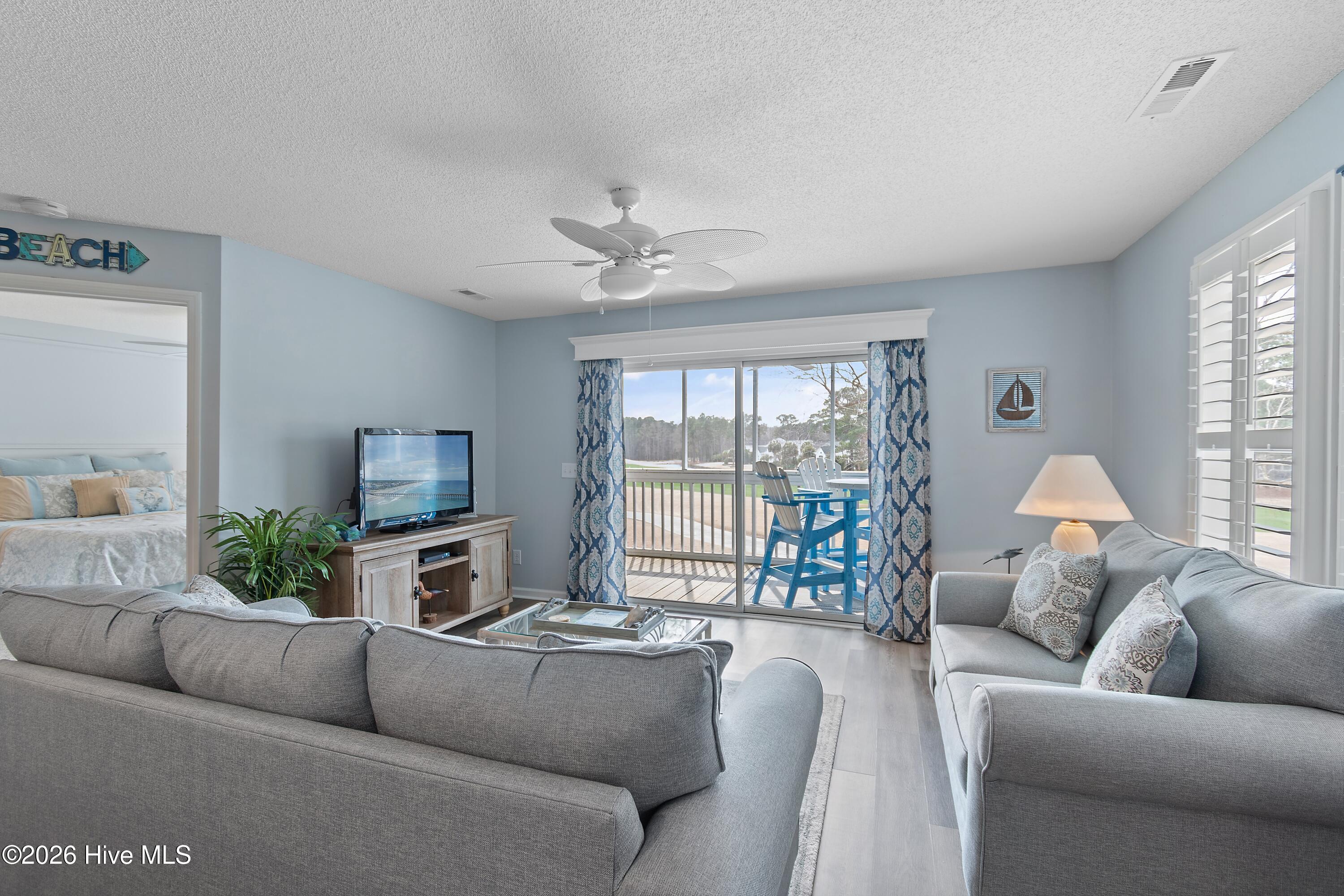 100558329 | Photo 16