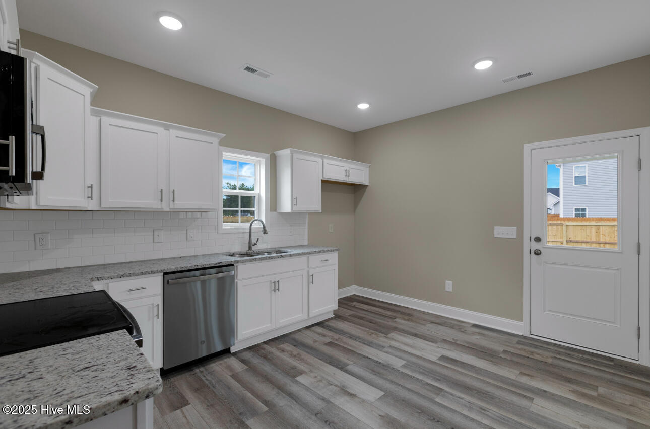 100483735 | Photo 12