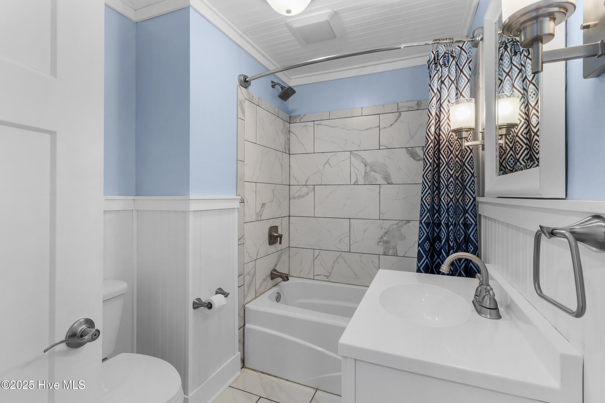 100570665 | Photo 16