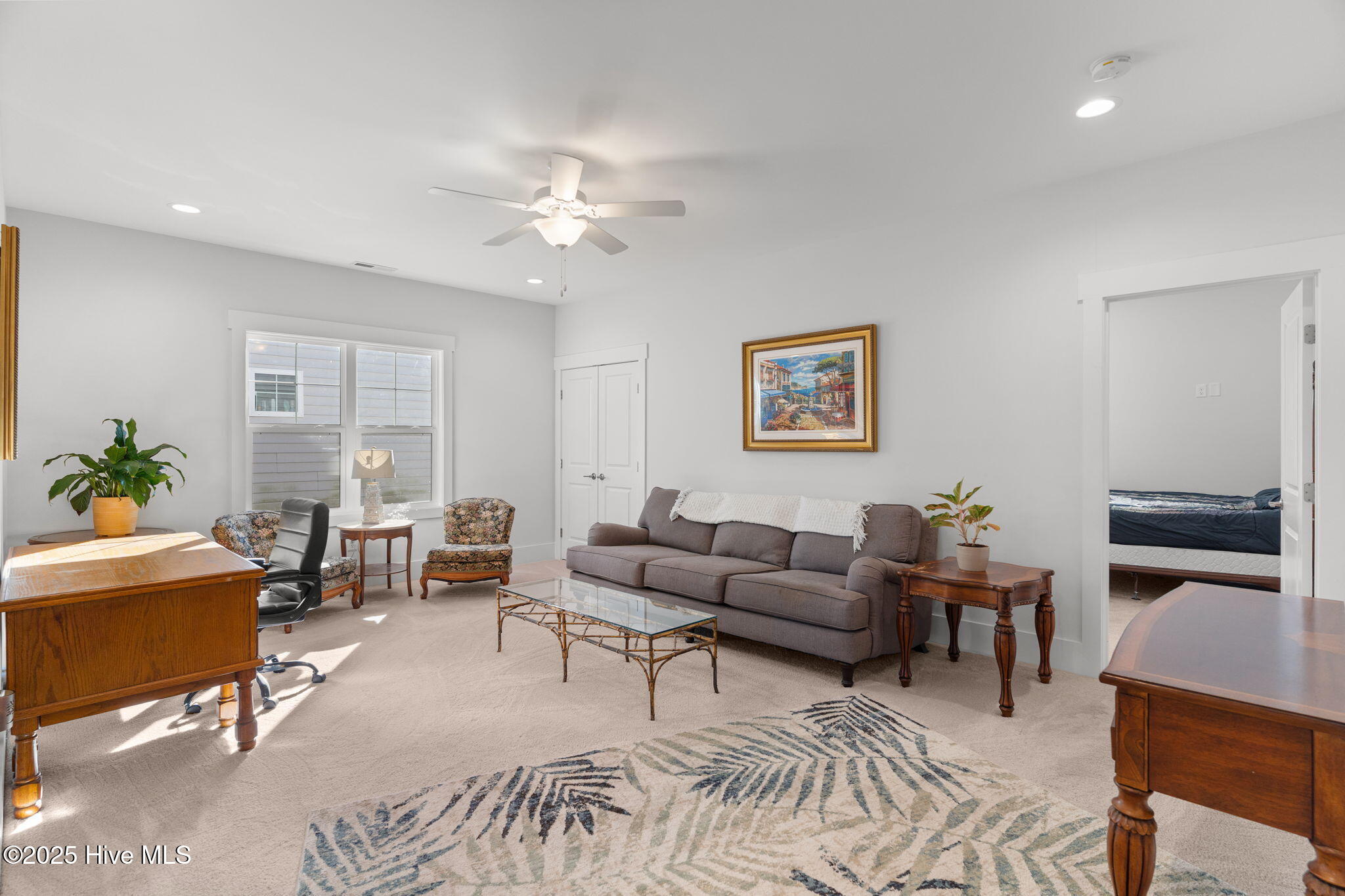 100536437 | Photo 22