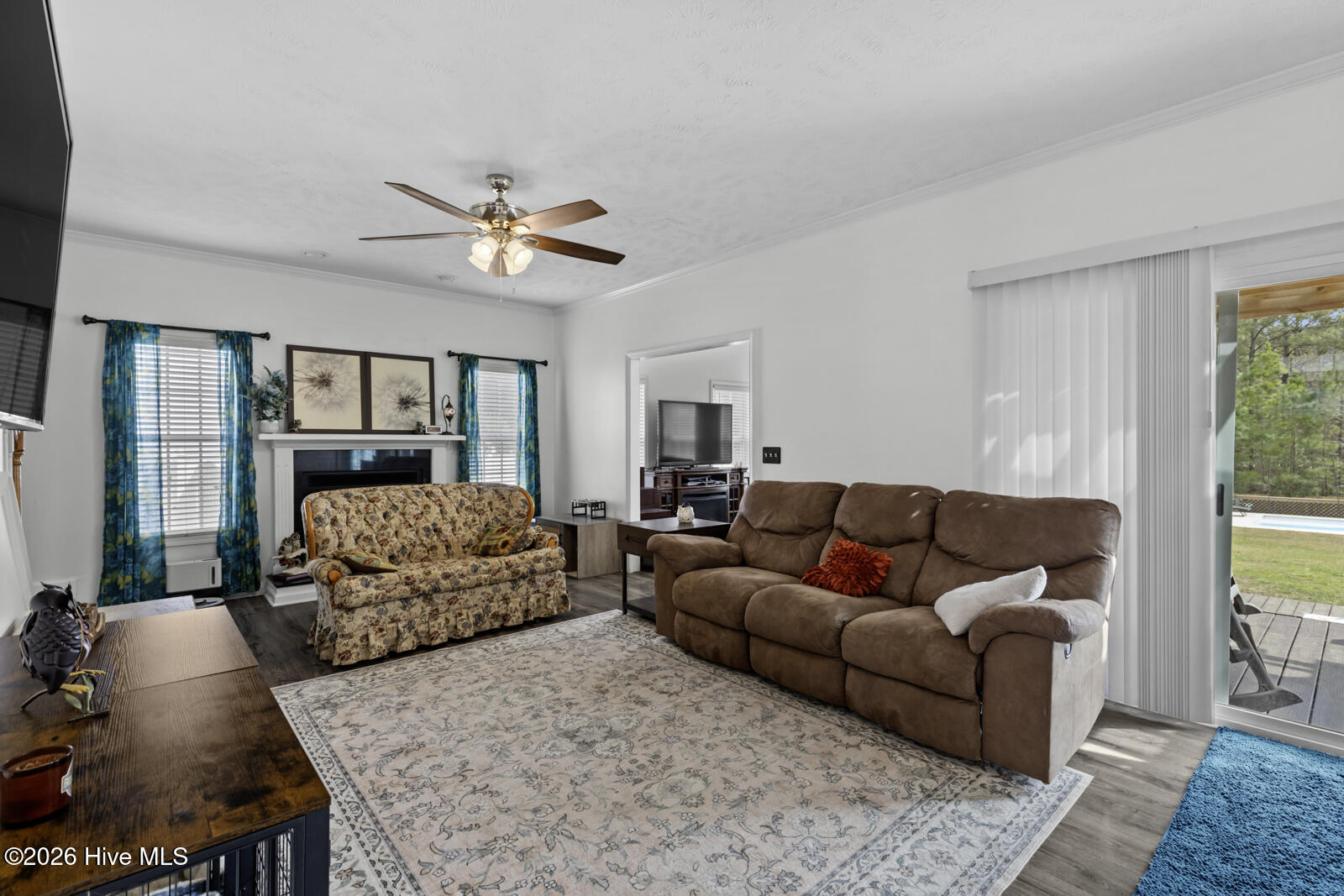 100562743 | Photo 22