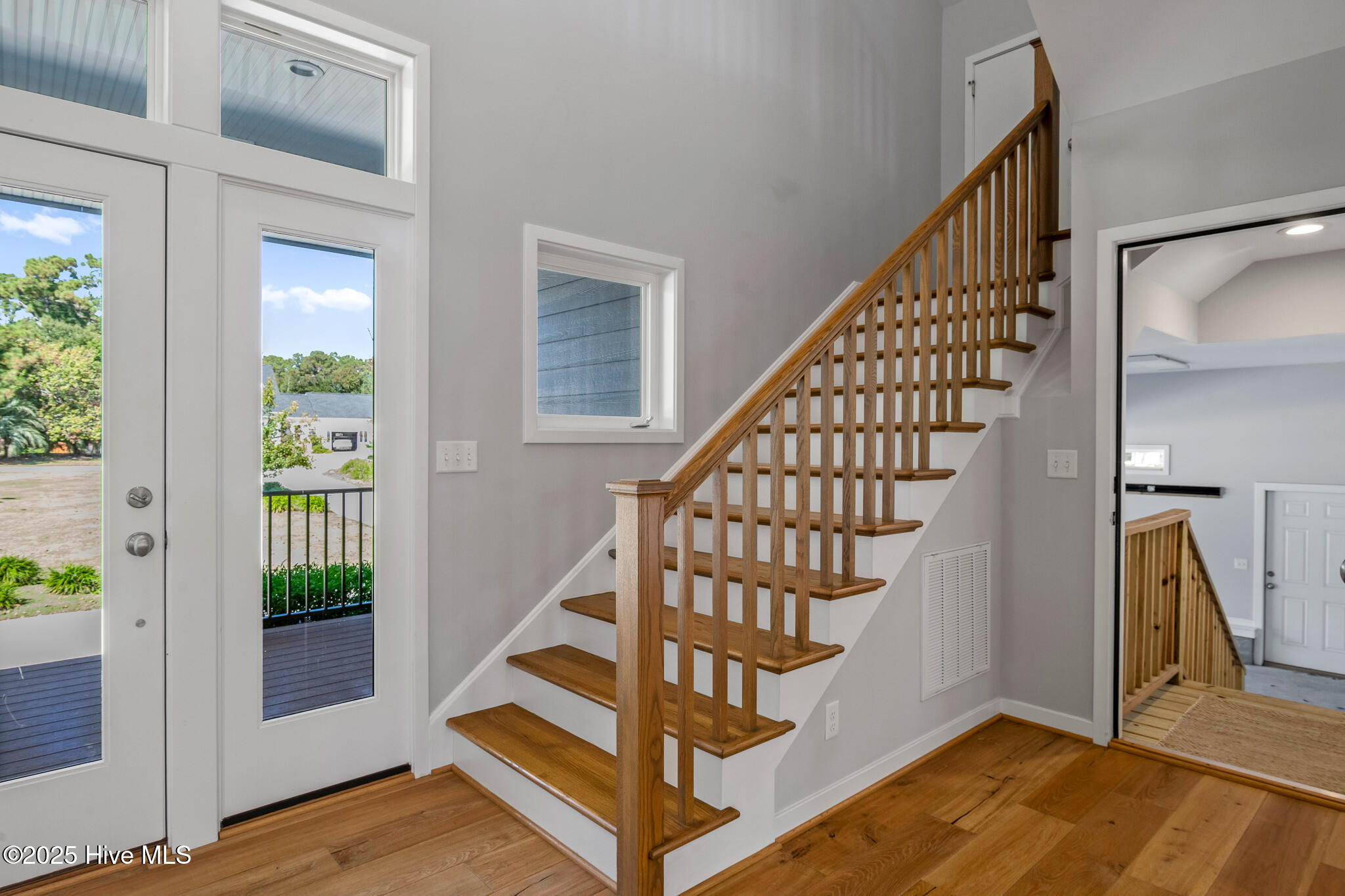 100540412 | Photo 11