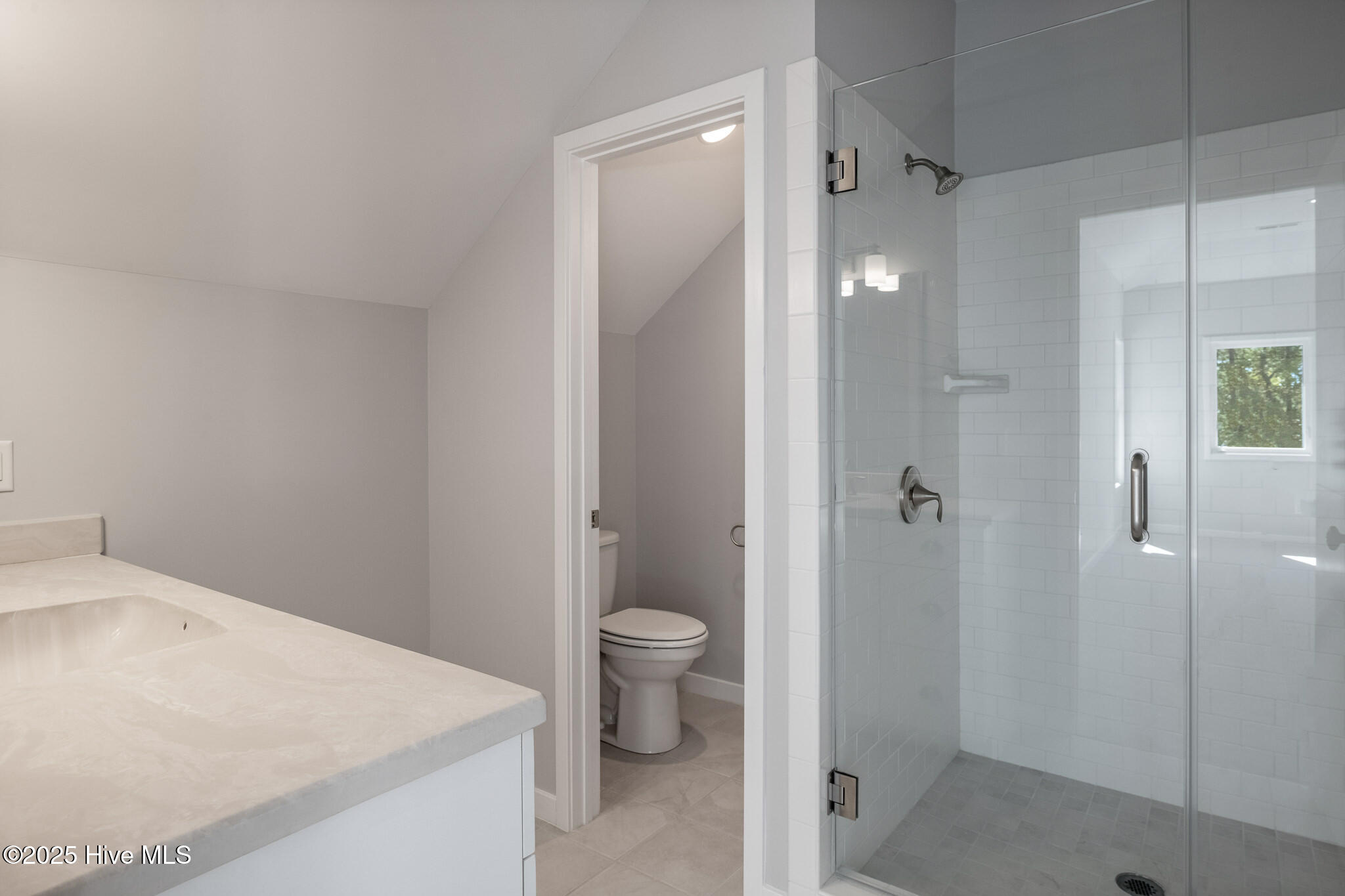 100540412 | Photo 48