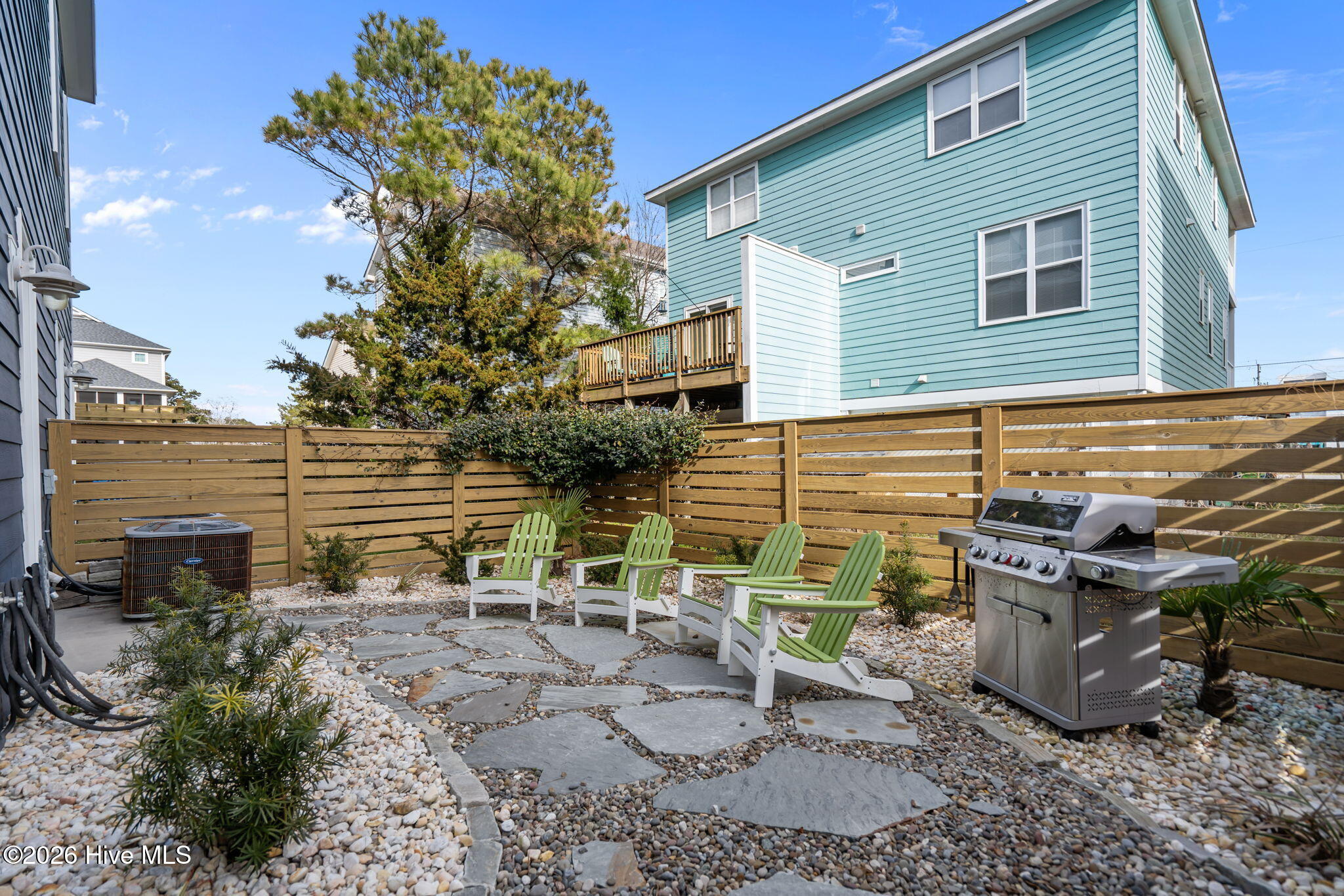 100552743 | Photo 50