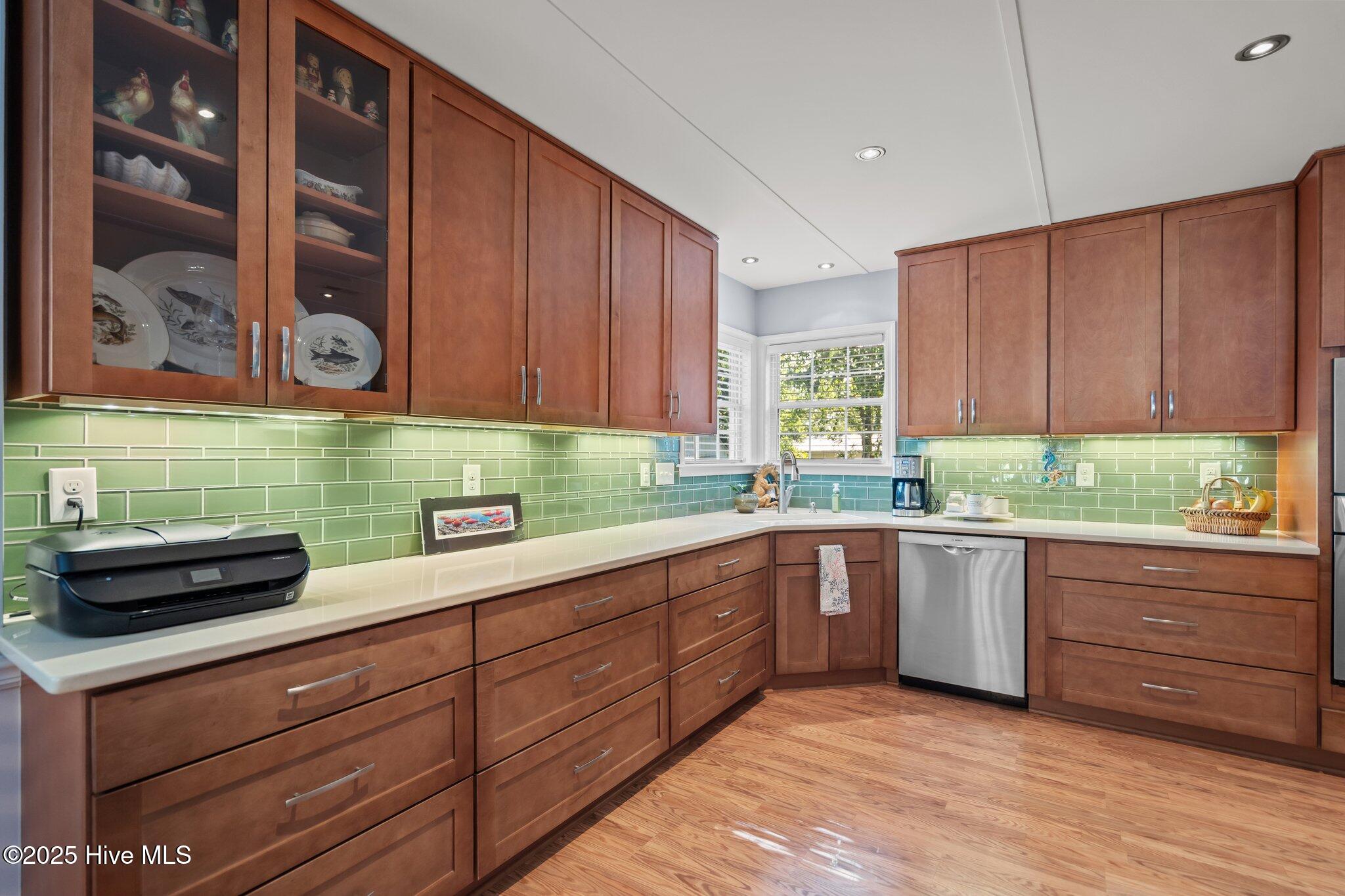 100516795 | Photo 25