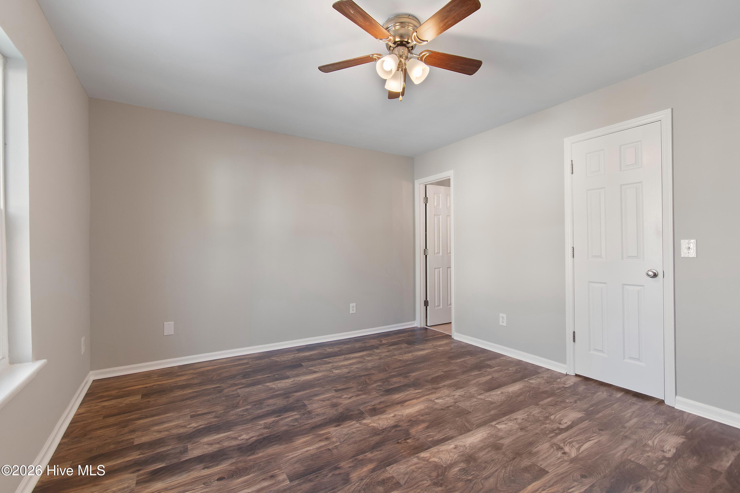 100562520 | Photo 13