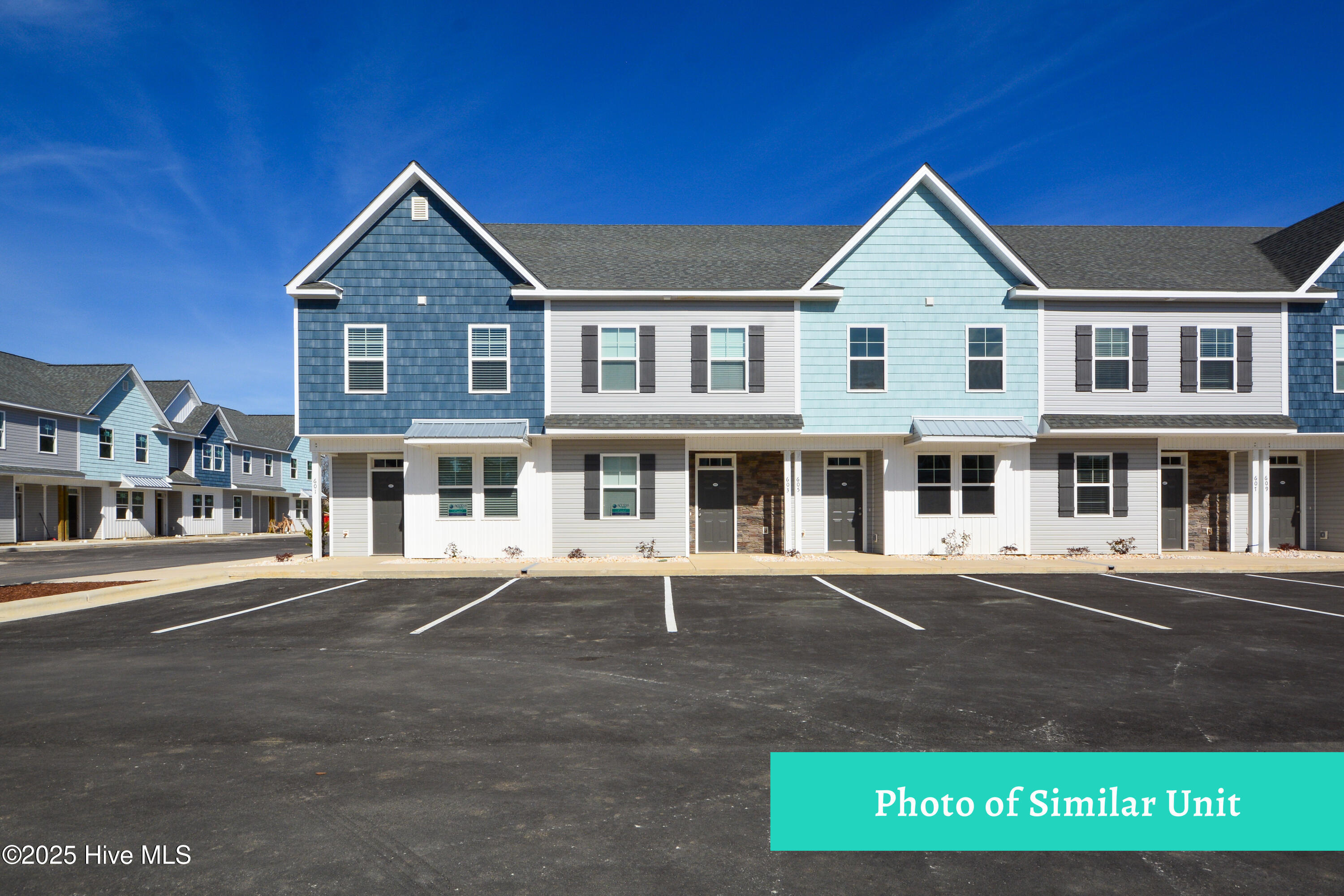 303 Starfish Lane, Sneads Ferry, NC 28460 – photo 1 of 37: Similar Unit