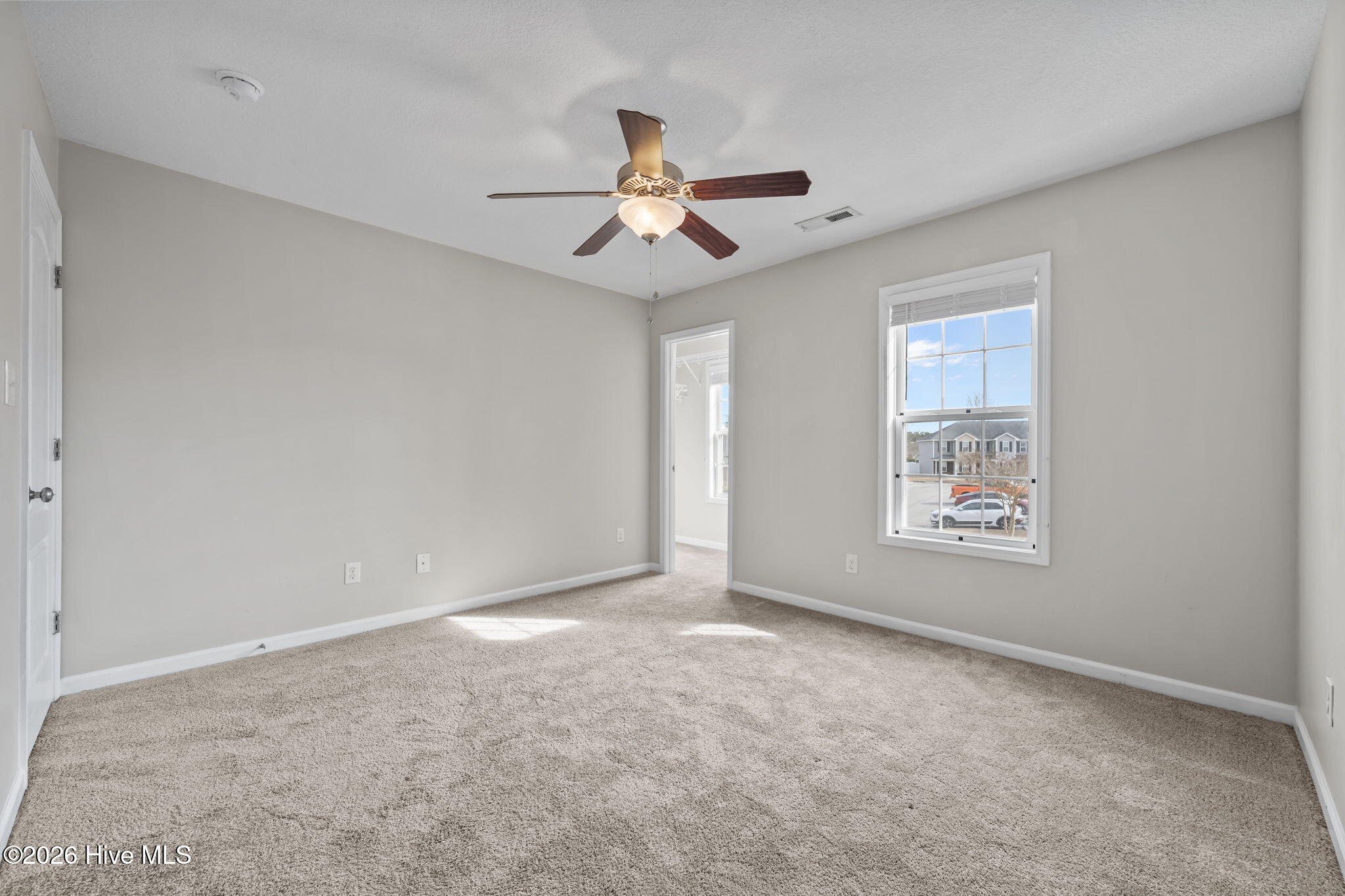 100549105 | Photo 26