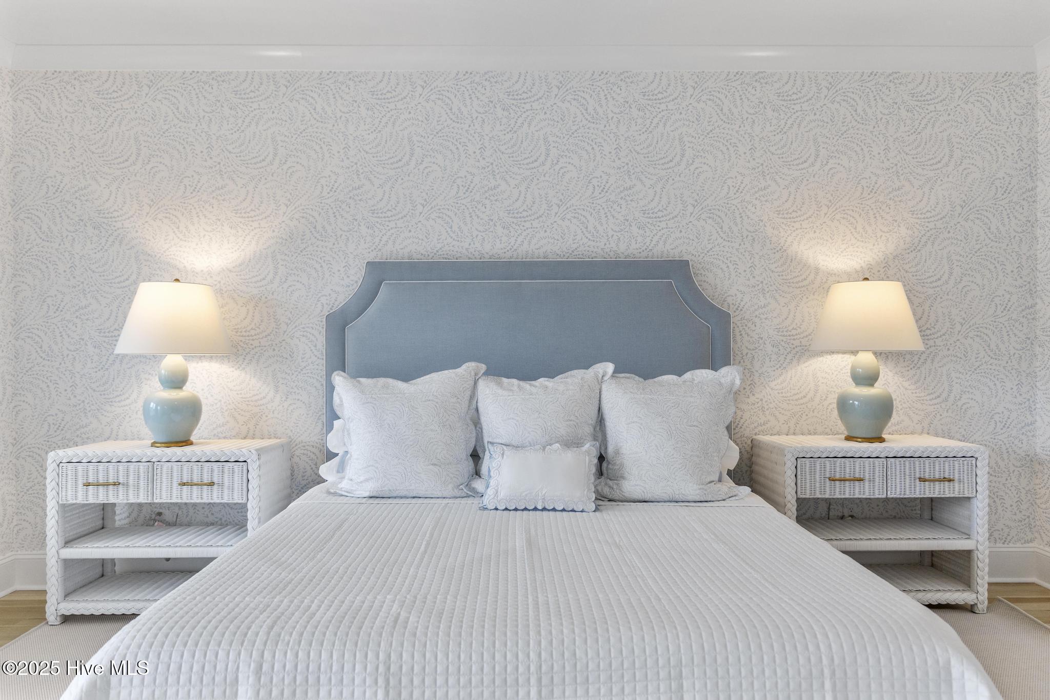 100565849 | Photo 64