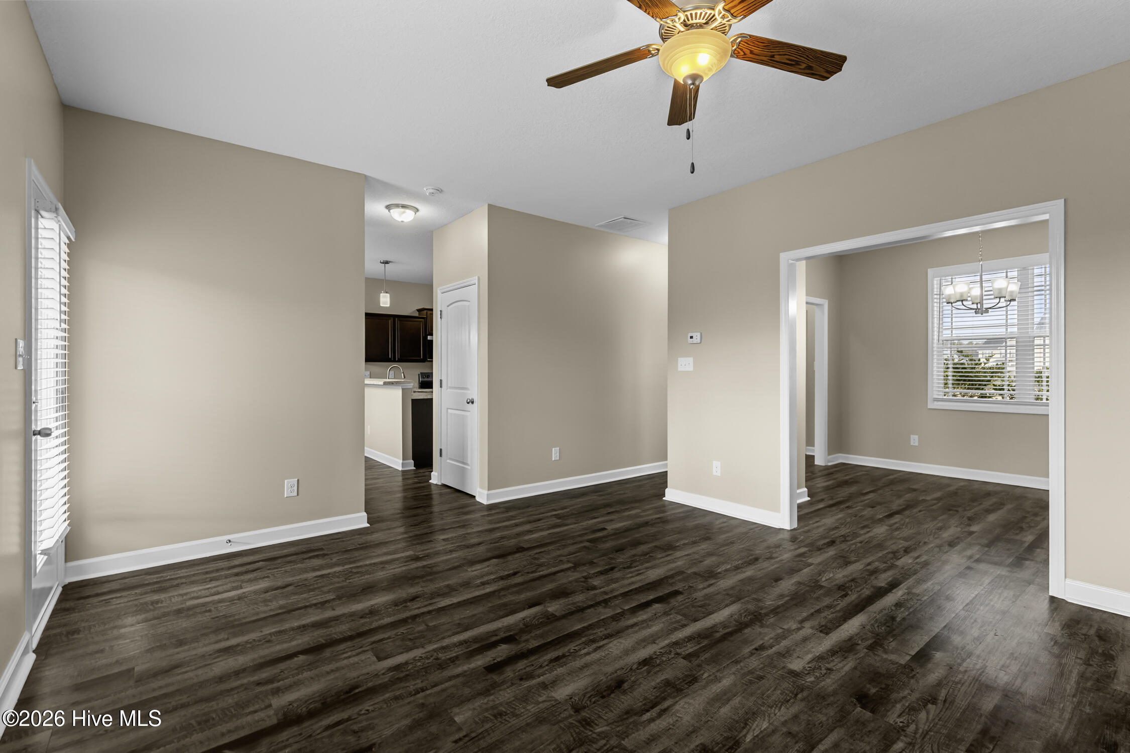 100548143 | Photo 16