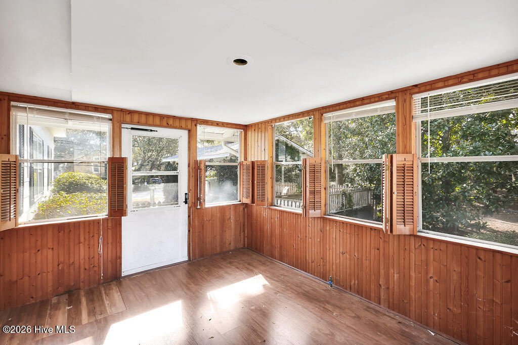 100553001 | Photo 29