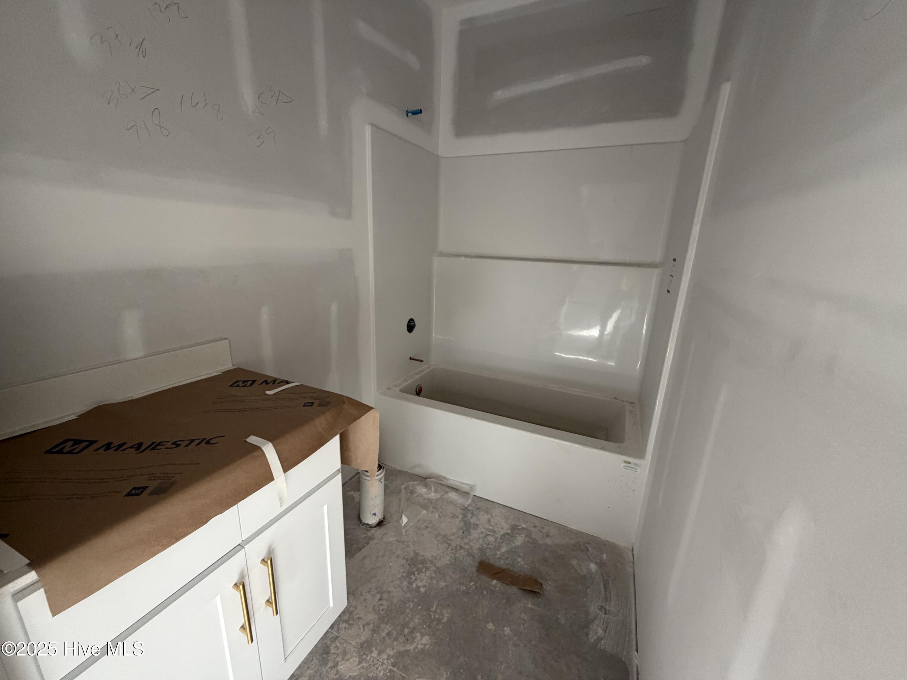 100521139 | Photo 16