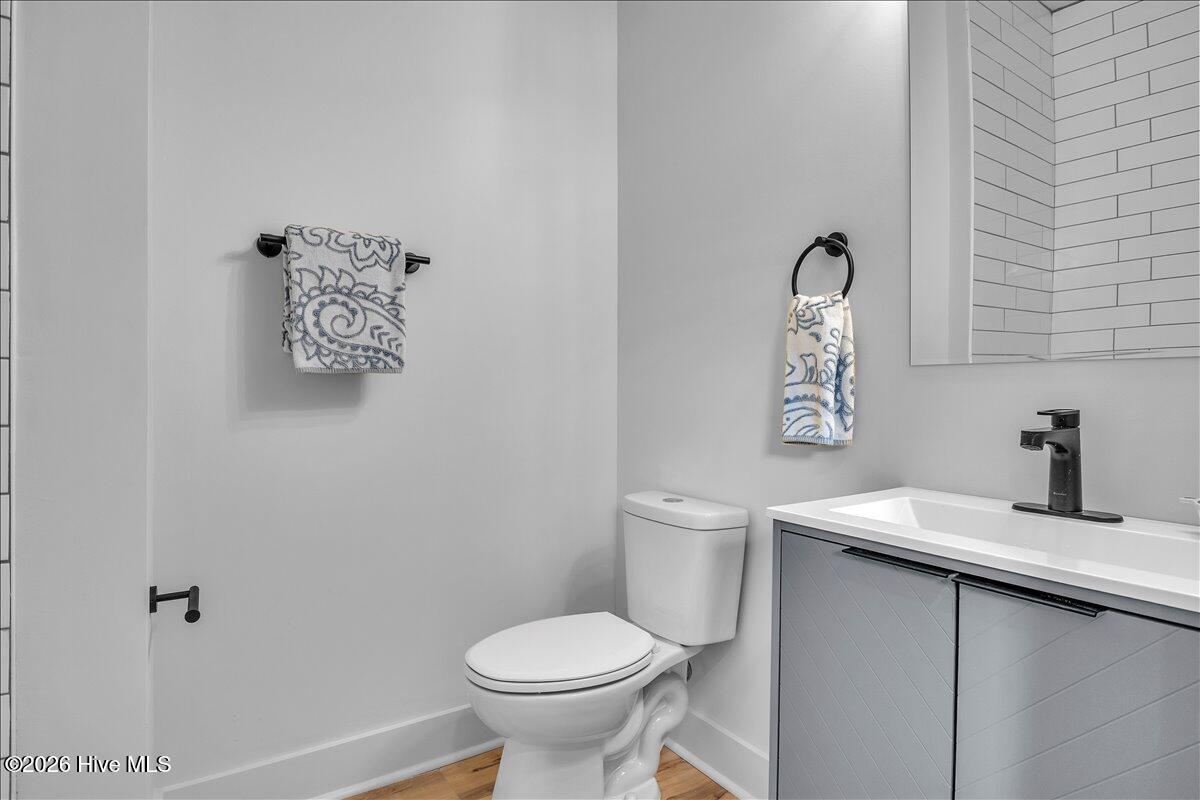 100570167 | Photo 23