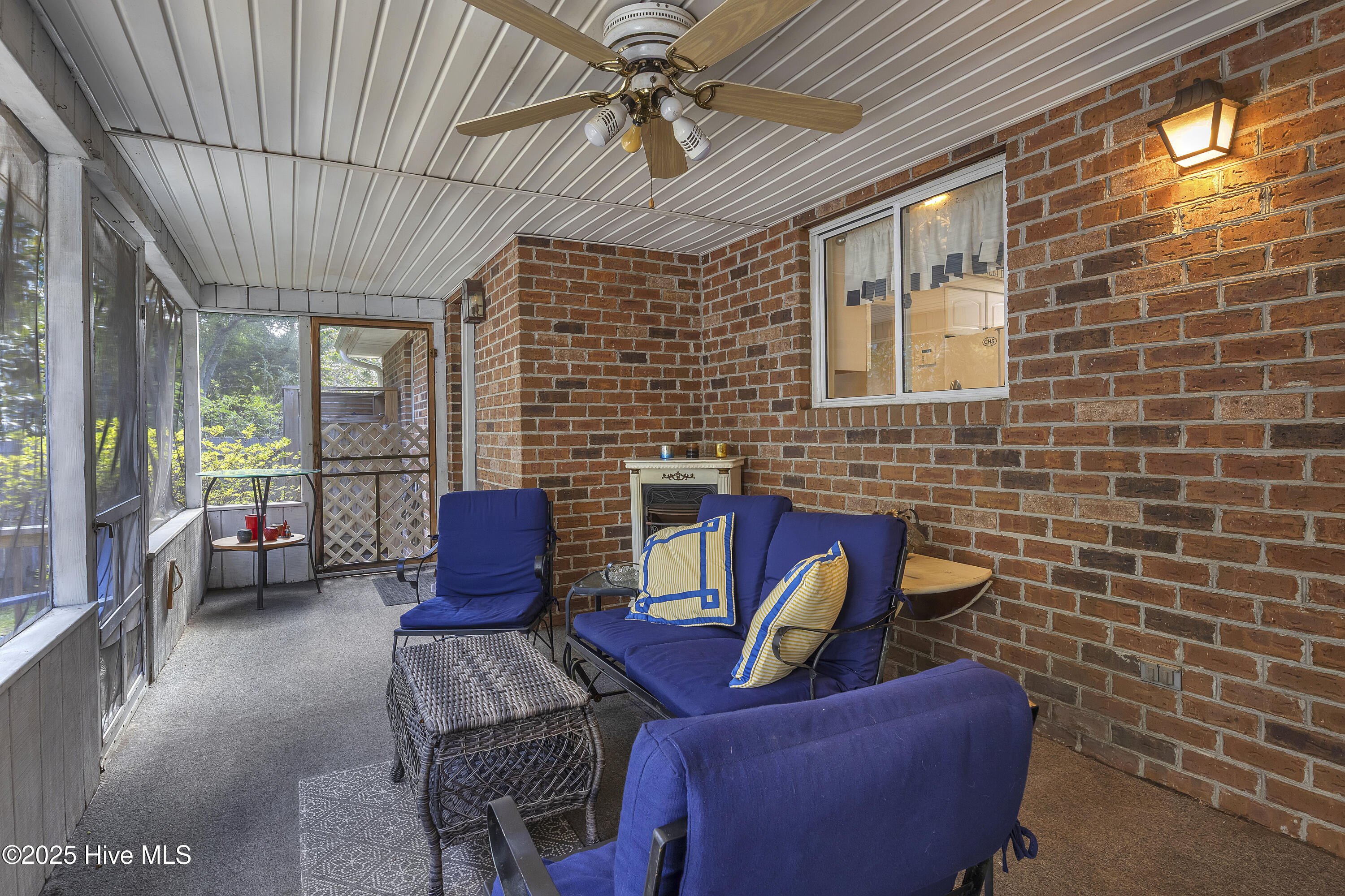 100536846 | Photo 40