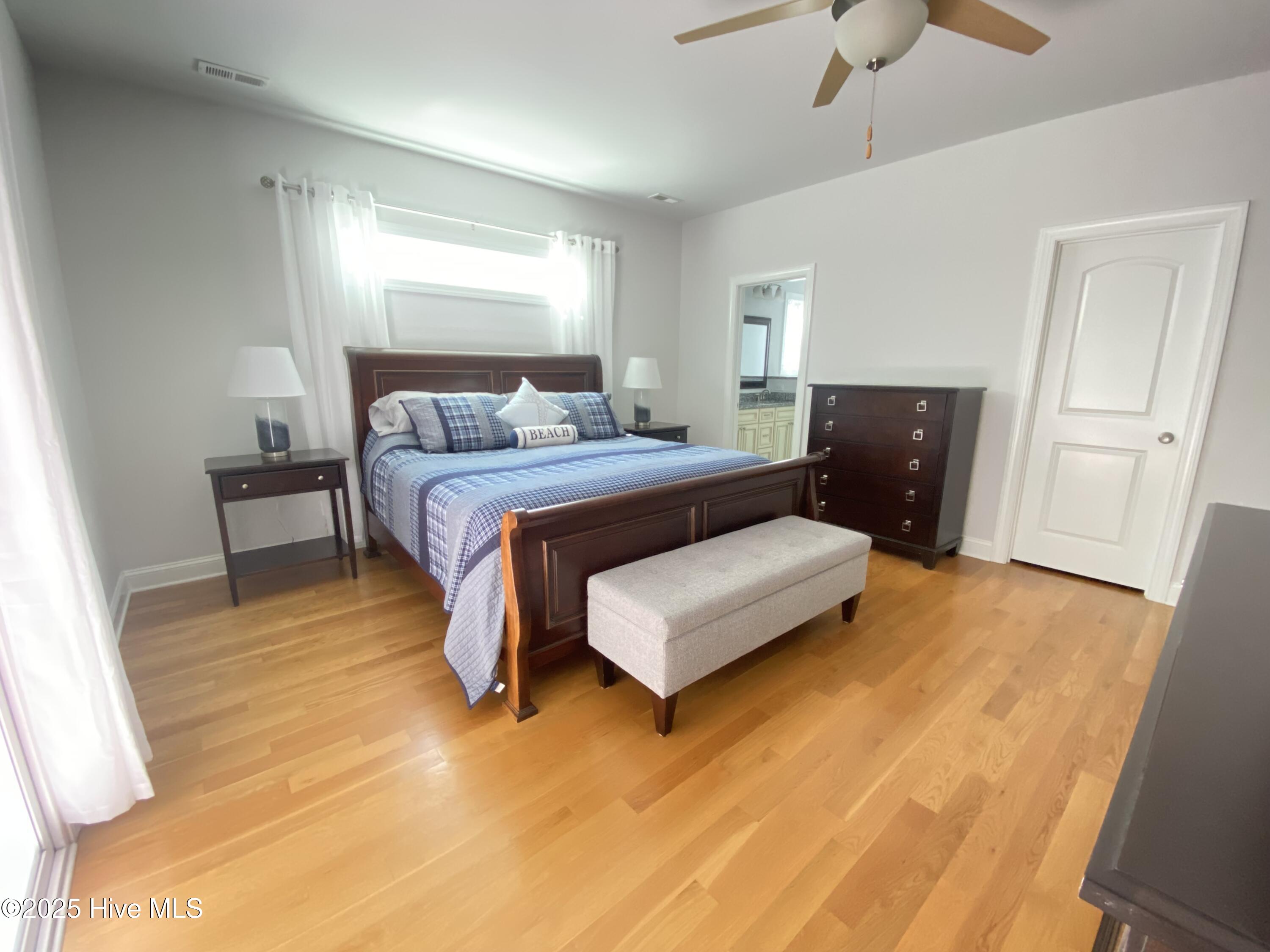 100533868 | Photo 23