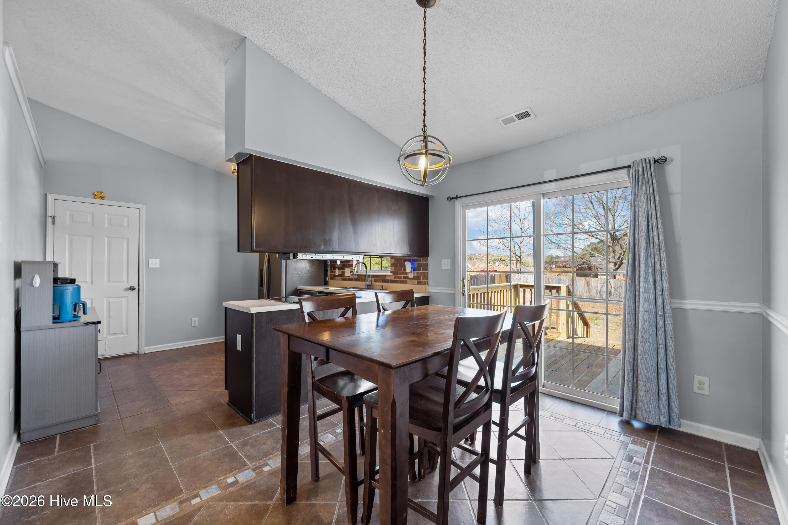 100556999 | Photo 14