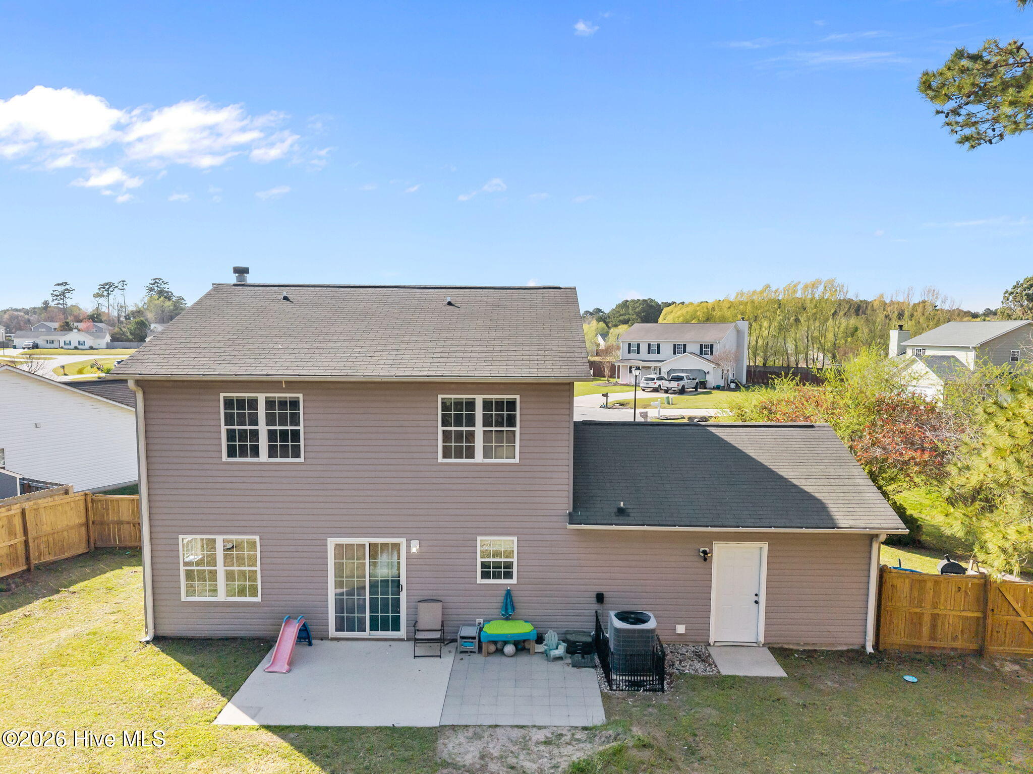 100568127 | Photo 36