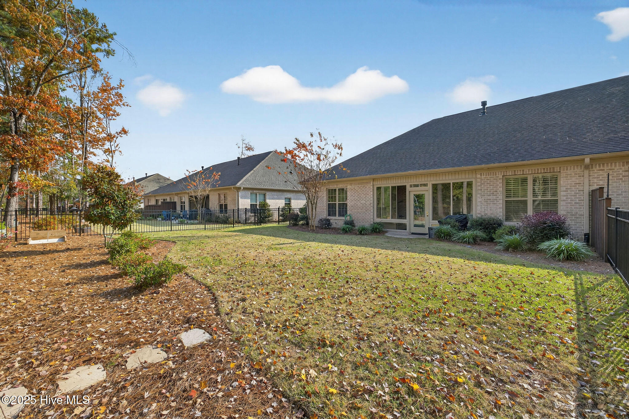 100543133 | Photo 47