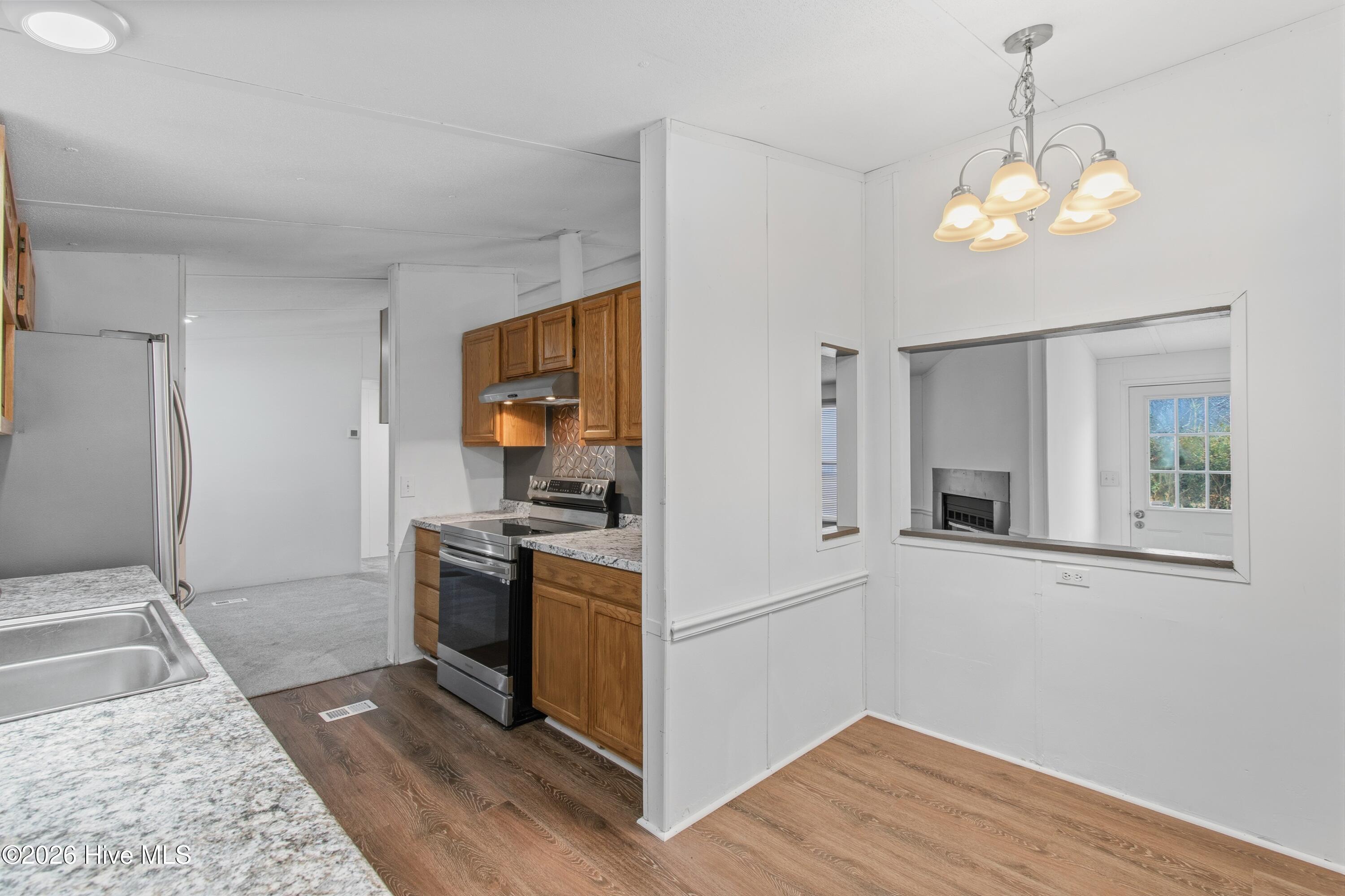 100553842 | Photo 19