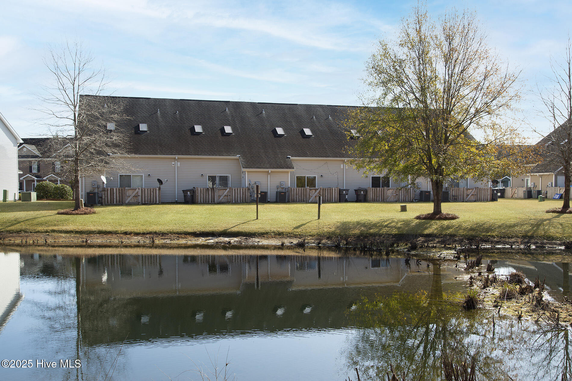 100526047 | Photo 36