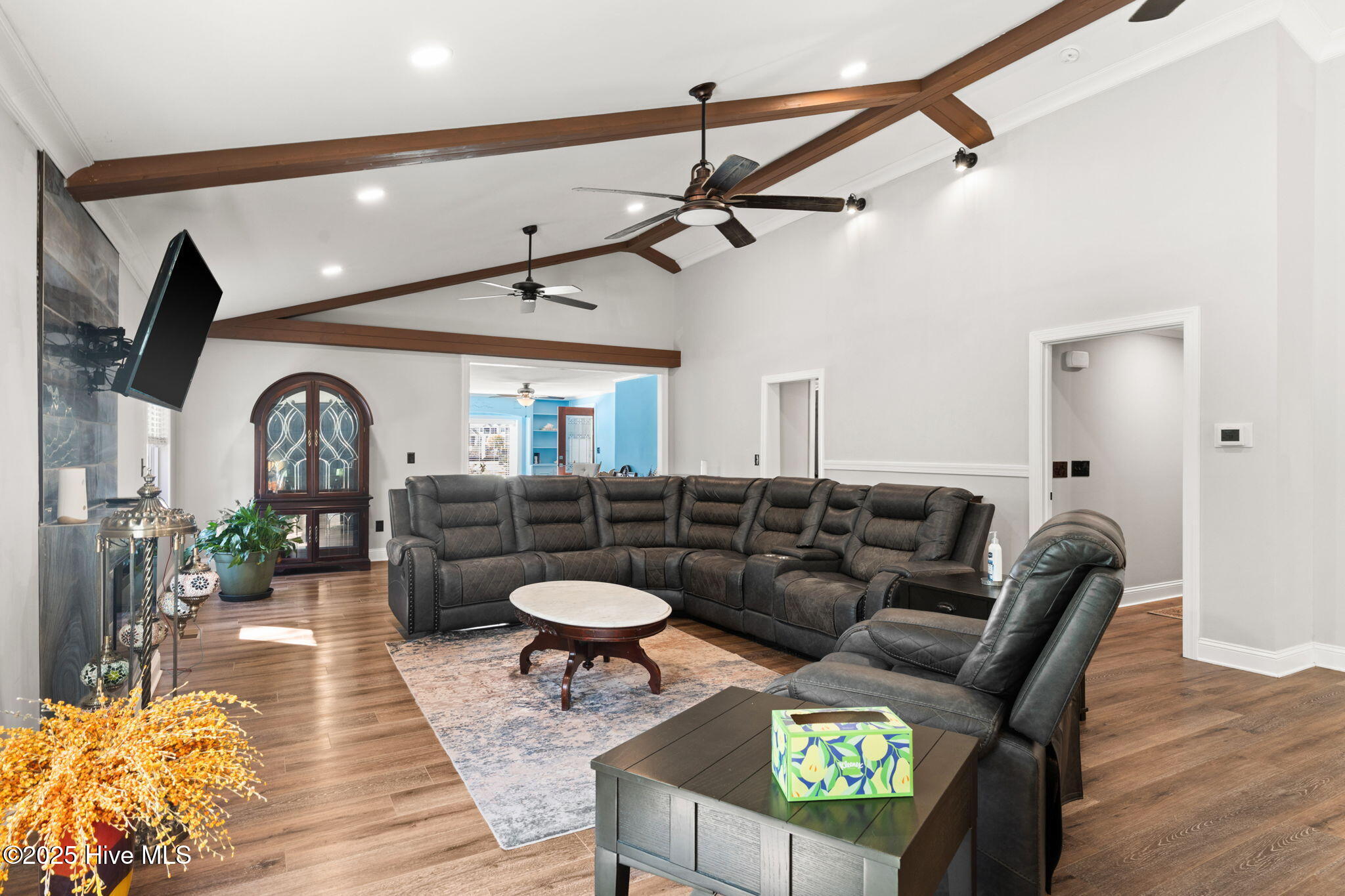 100532897 | Photo 22