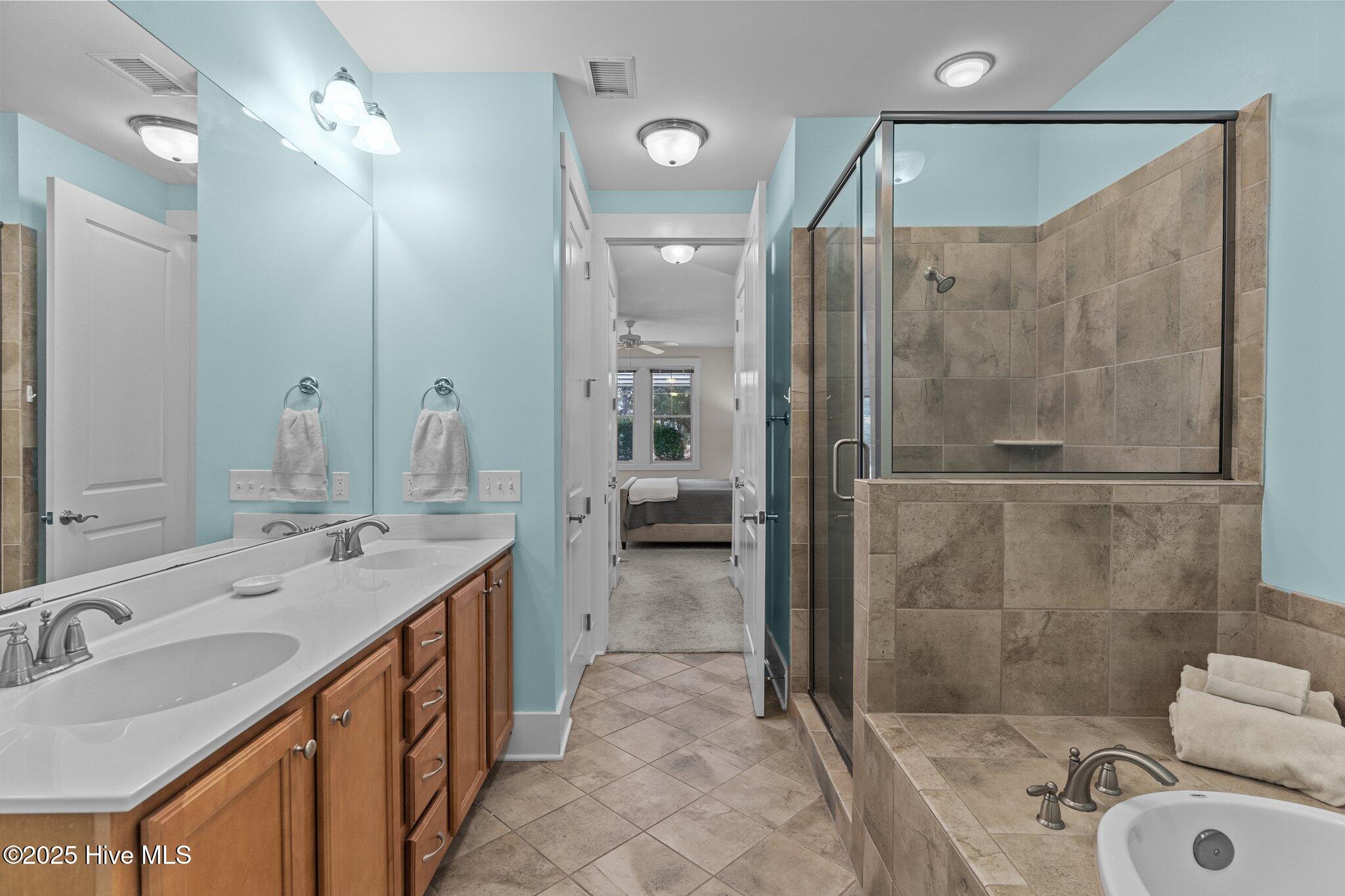 100542732 | Photo 32