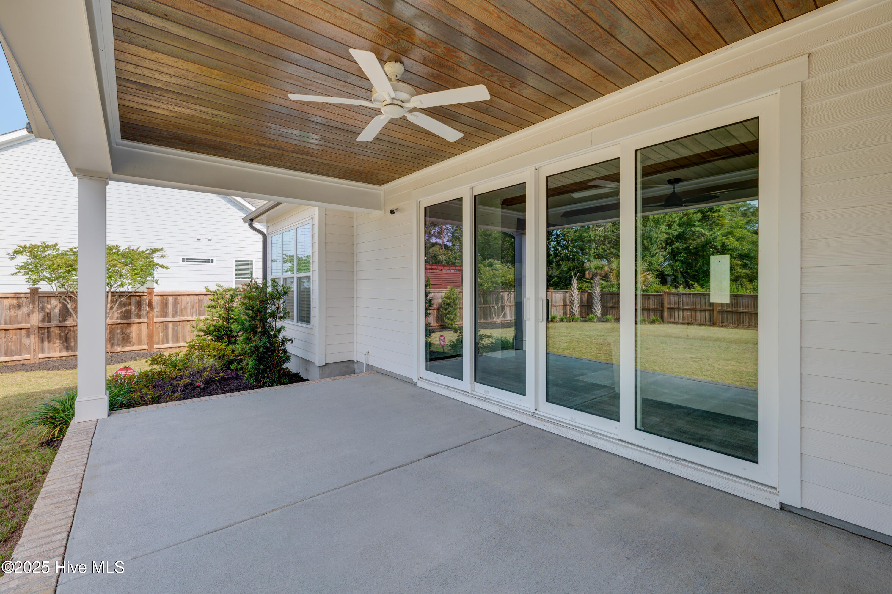 100553417 | Photo 59