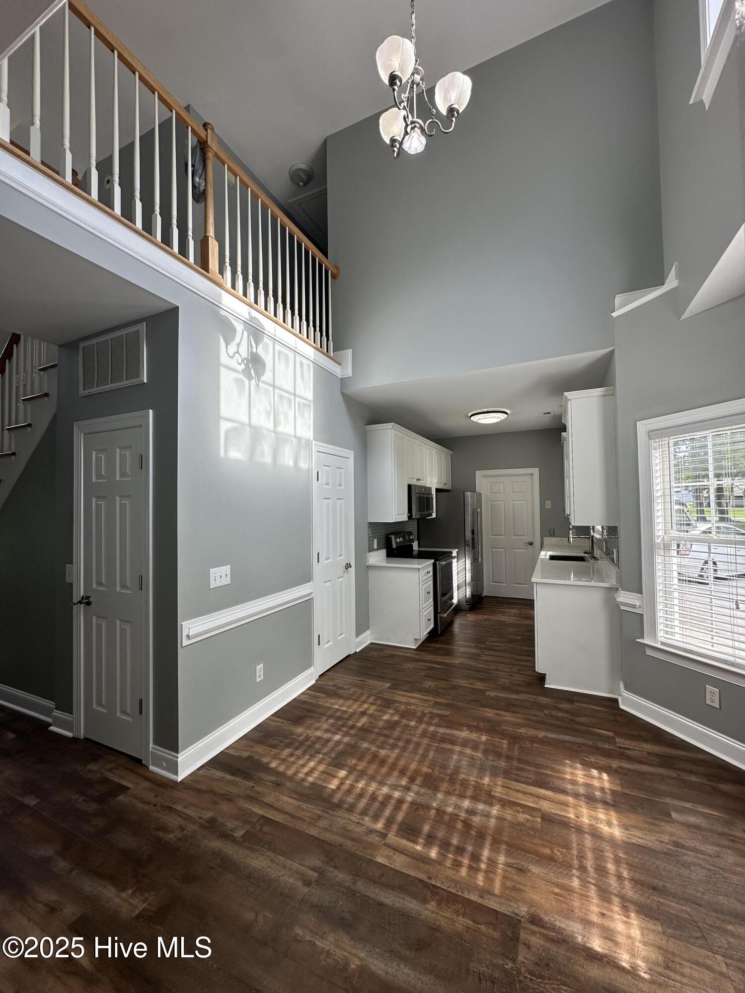 100524744 | Photo 14