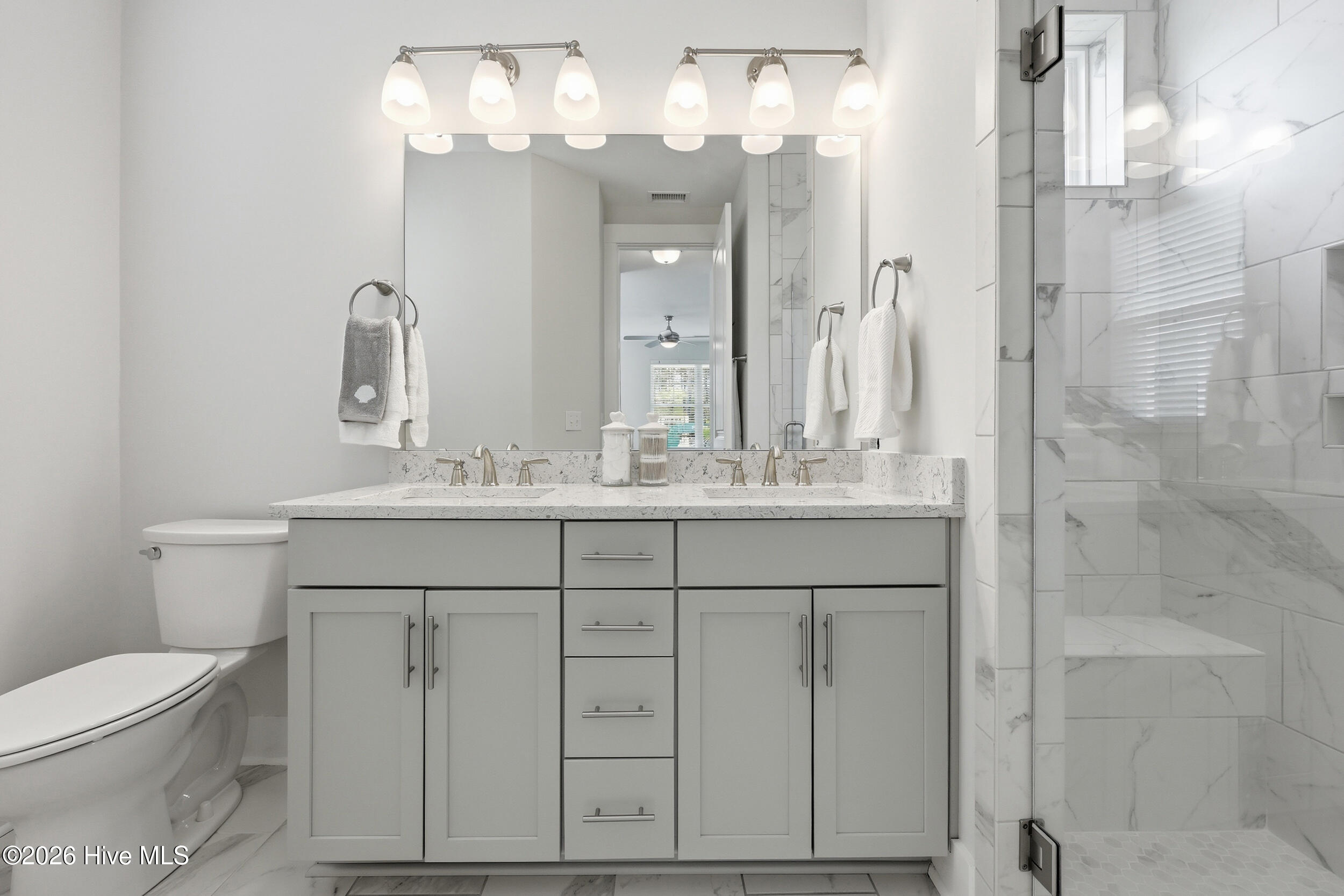 100564588 | Photo 14