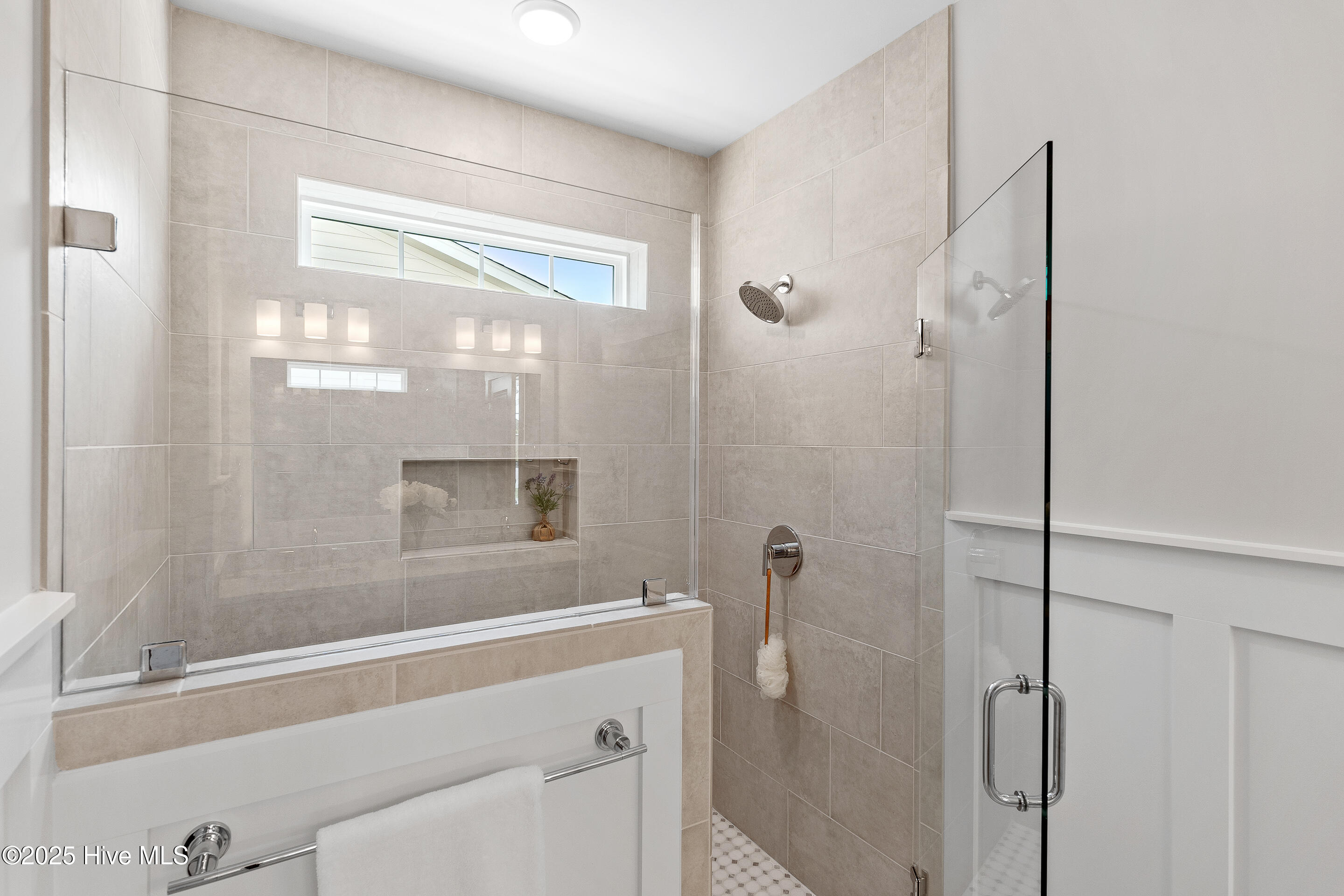 100471087 | Photo 31