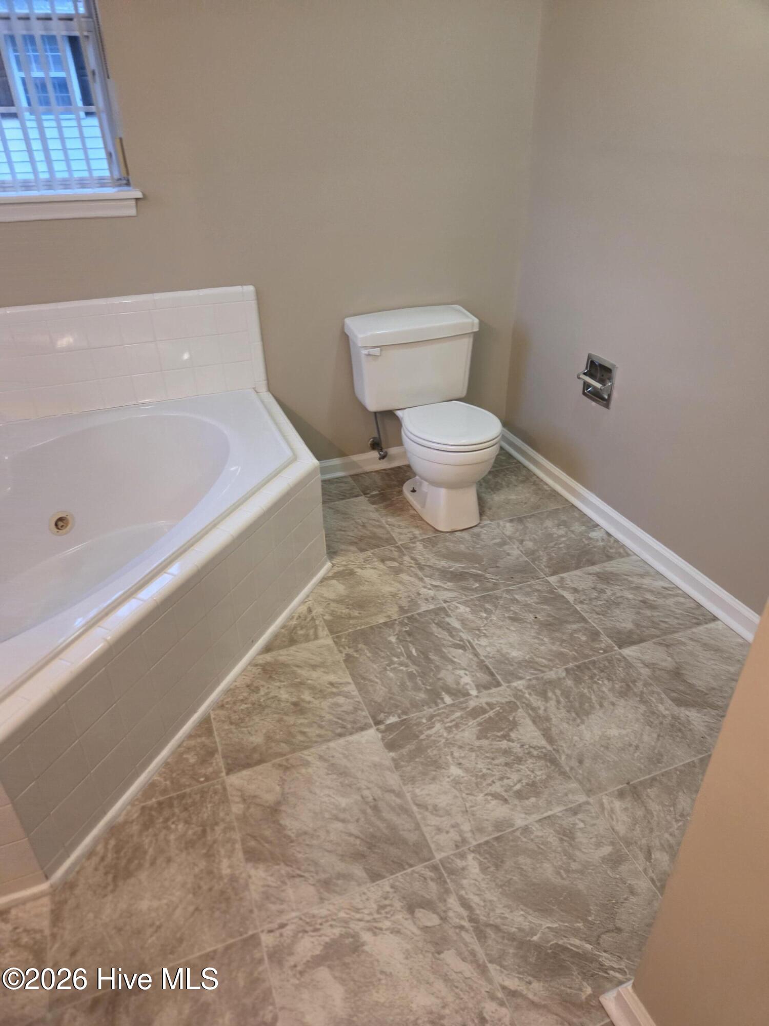 Undisclosed Address, Greenville, NC, 27858